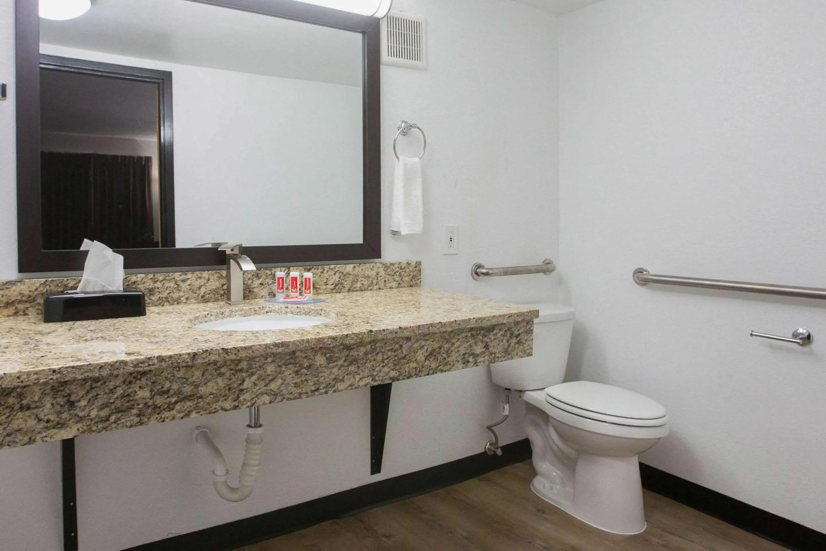 Bathroom in Econo Lodge