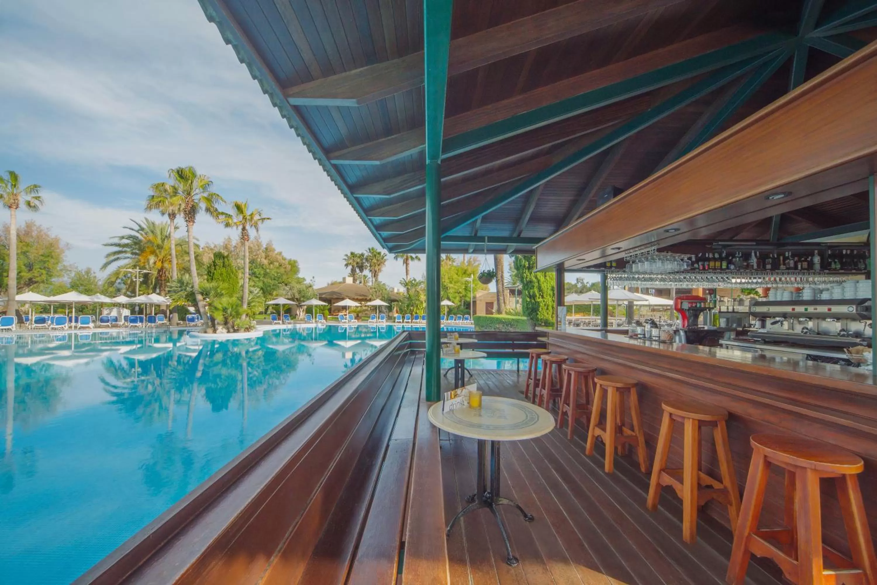 Lounge or bar in PortBlue Club Pollentia Resort & Spa