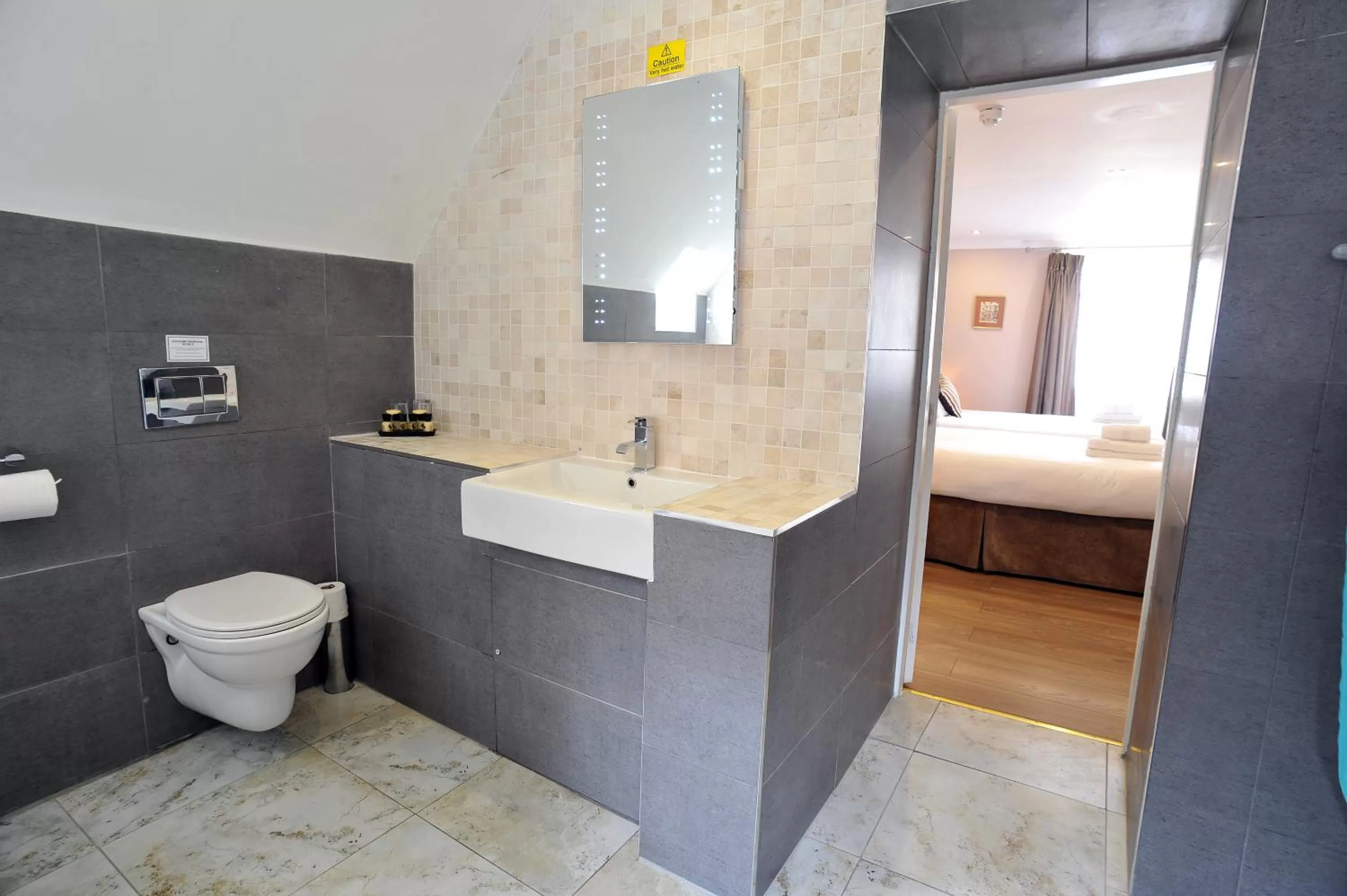 Bathroom in The Kings Arms Hotel