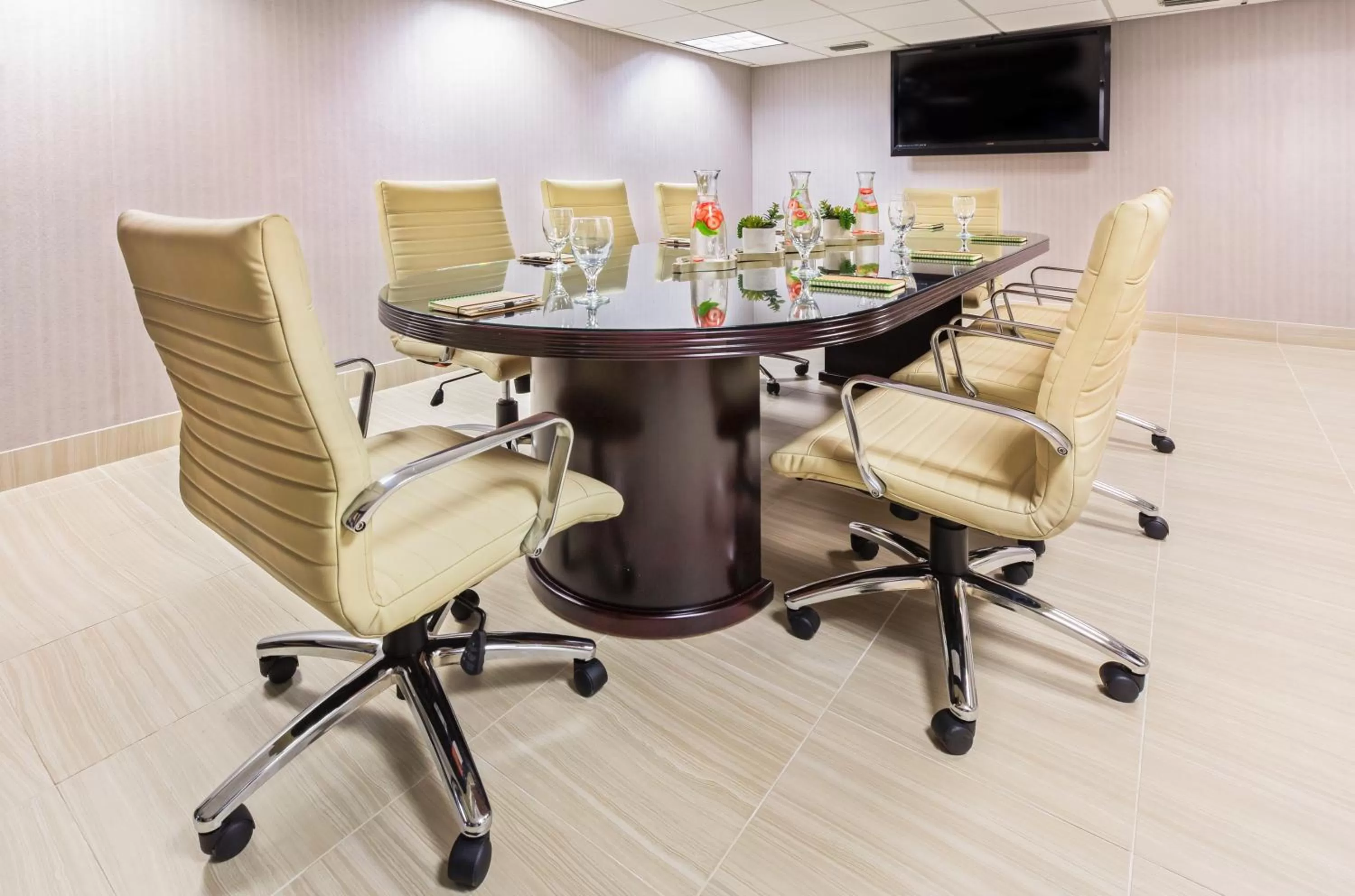 Meeting/conference room in Holiday Inn Tyler - Conference Center by IHG