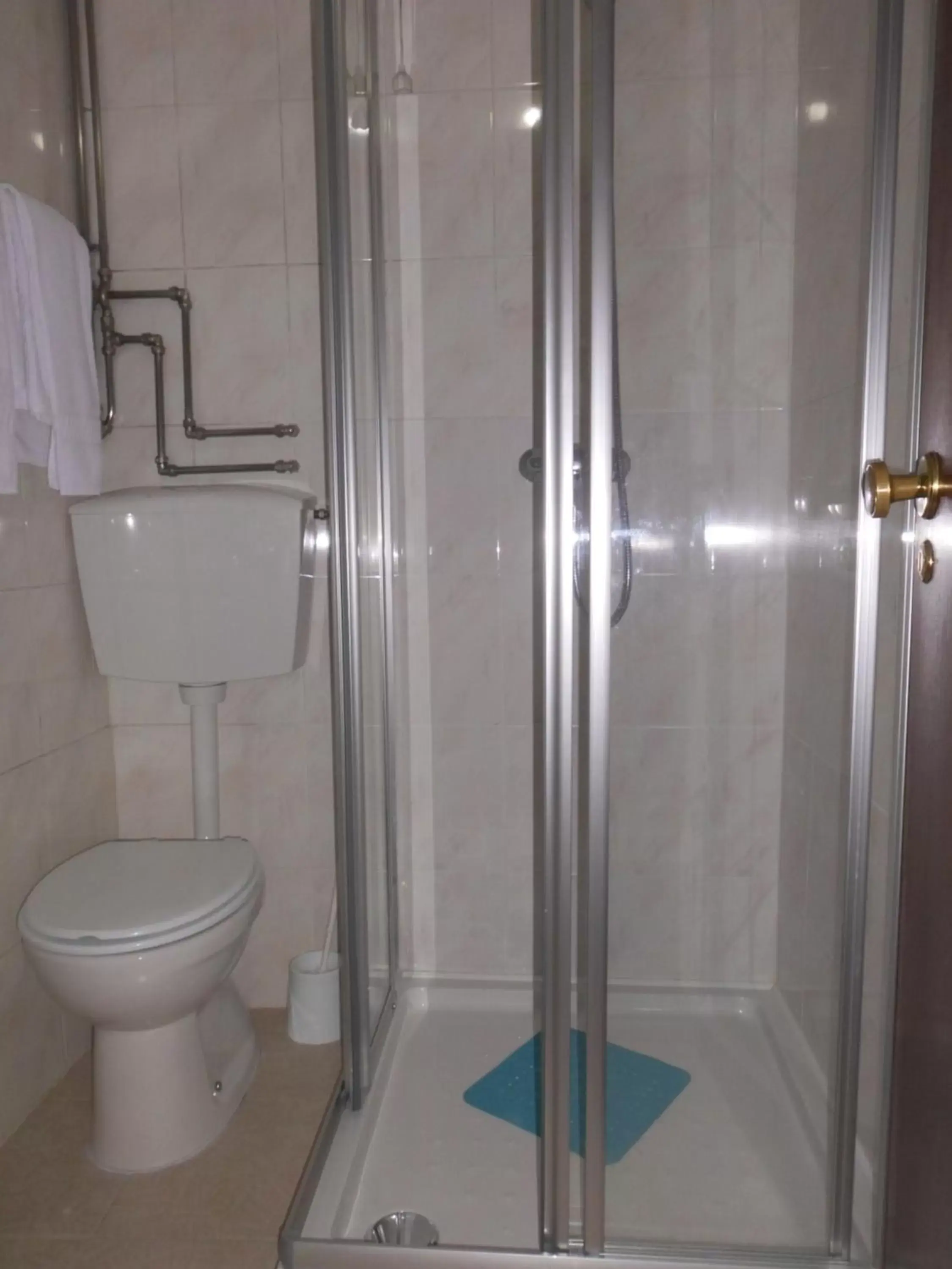 Twin Room in Hotel Larbelo Twin Room in Hotel Larbelo