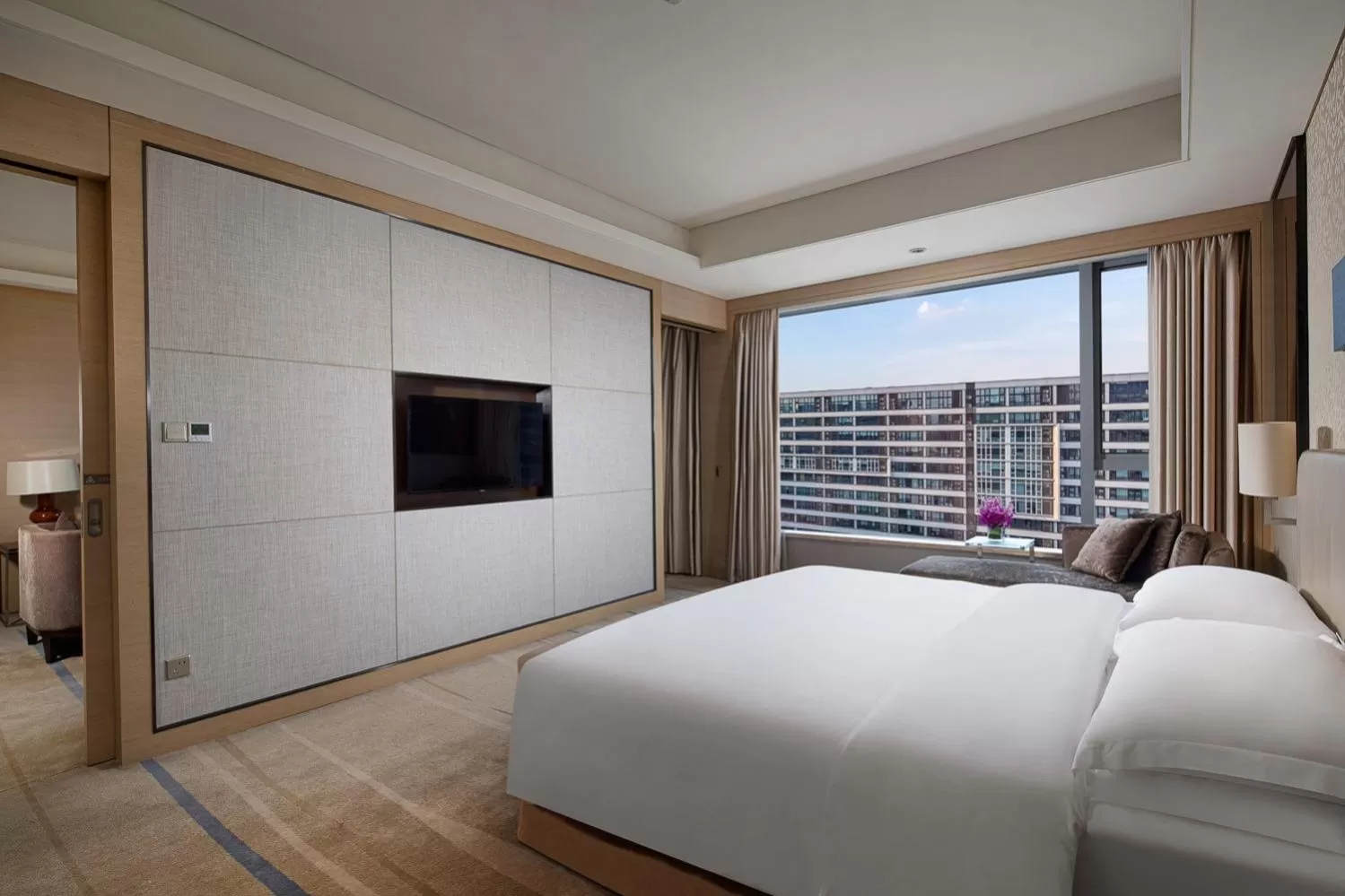 Bedroom, Bed in Crowne Plaza Guangzhou Huadu by IHG