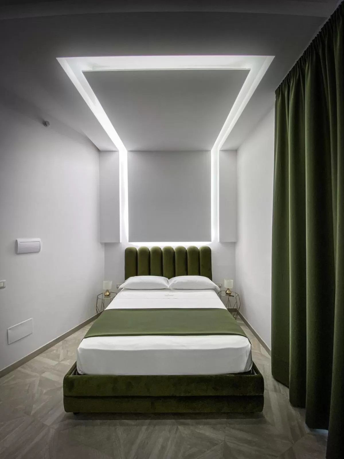 Bed in Twin Towers Naples Luxury