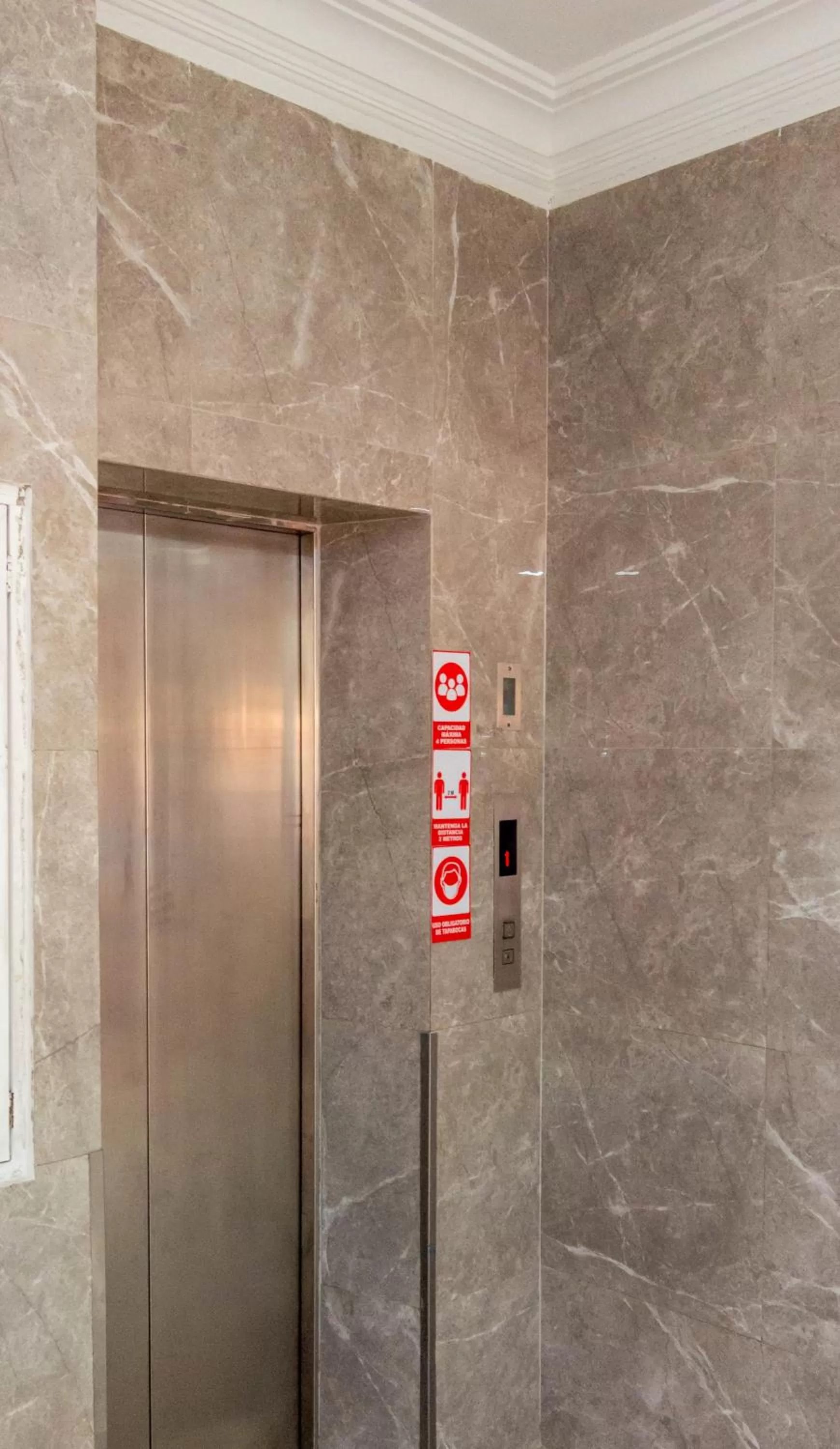 elevator in Hotel Portobahia Santa Marta Rodadero