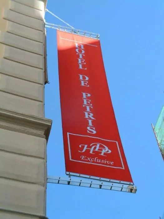 Logo/Certificate/Sign in Hotel De Petris