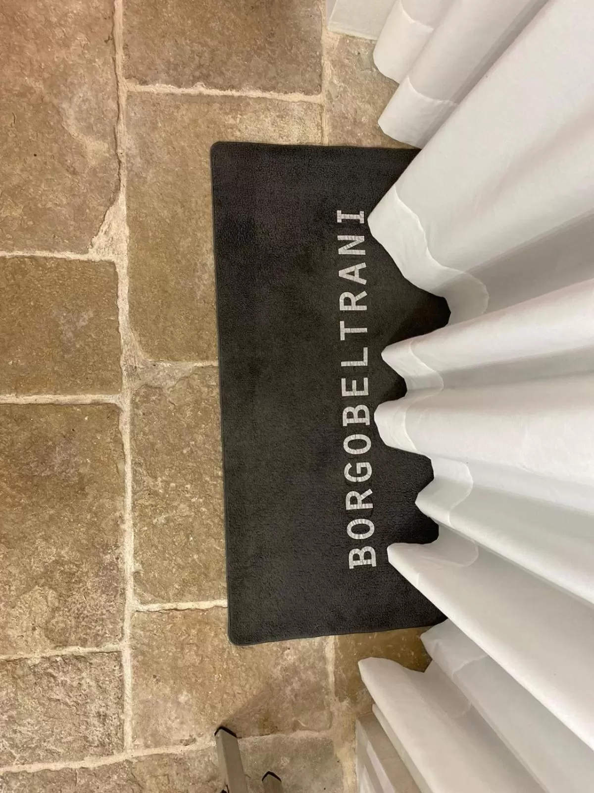 Text overlay in BORGOBELTRANI