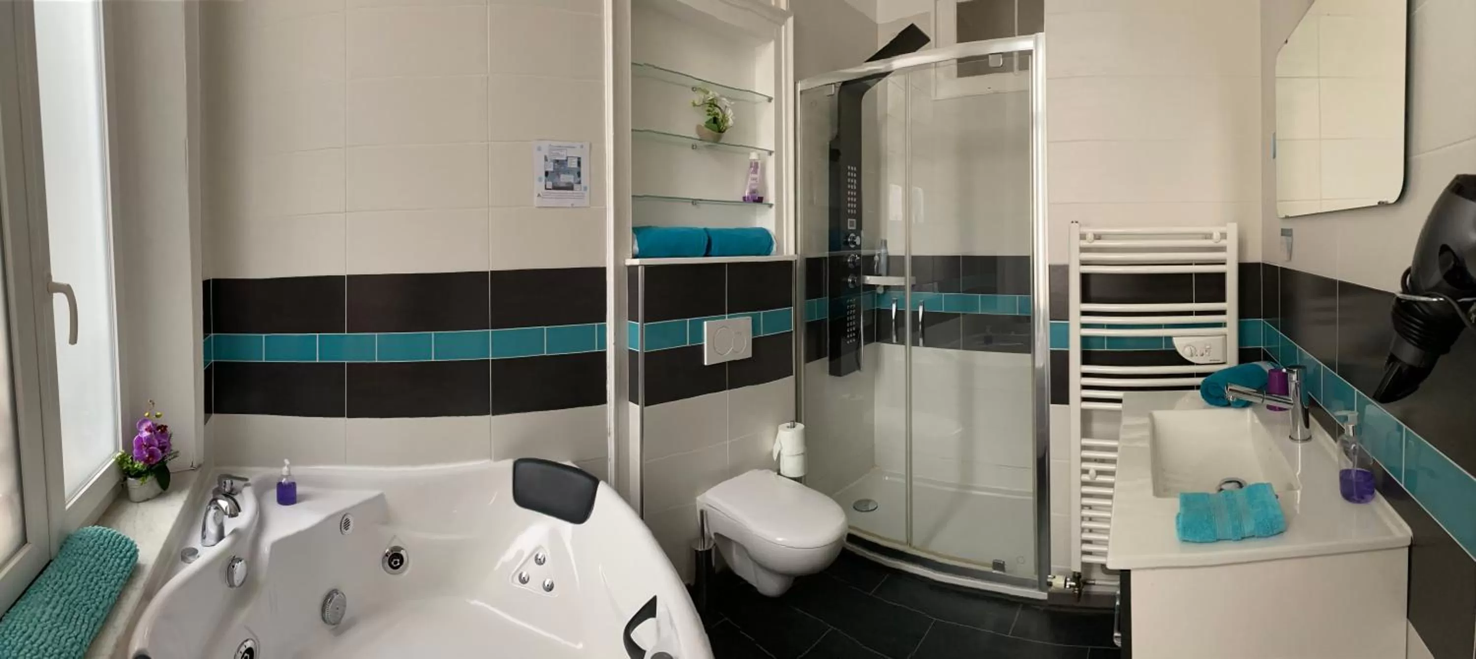 Shower in Chambres d'Hôtes Au coin du spa