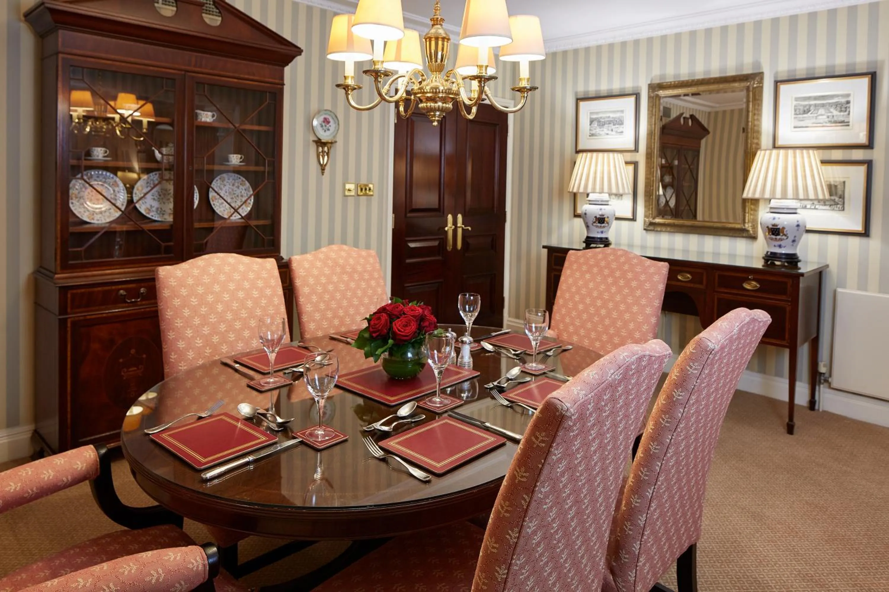 Dining area in Cheval Thorney Court at Hyde Park