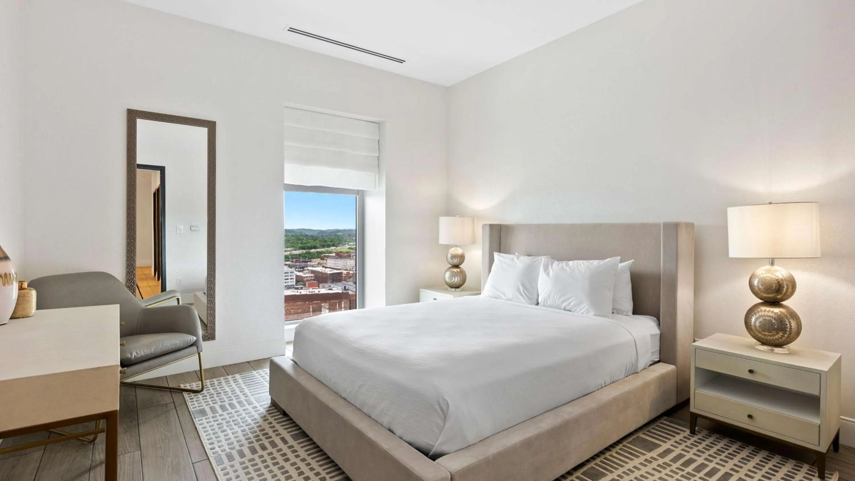 Bed in Embassy Suites By Hilton Knoxville Downtown