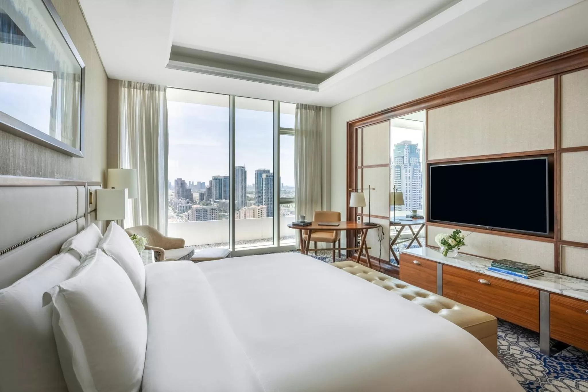 City view, Bed in Grand Plaza Mövenpick Media City