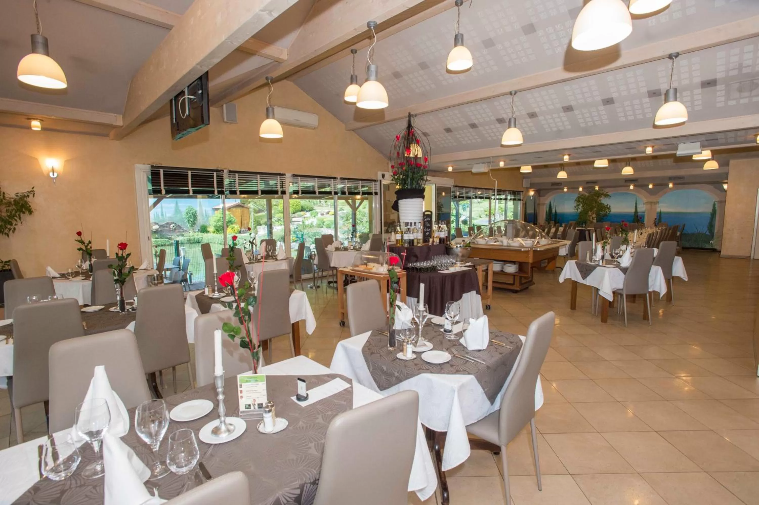 Restaurant/places to eat in Hôtel Aster Restaurant Aux Arcades