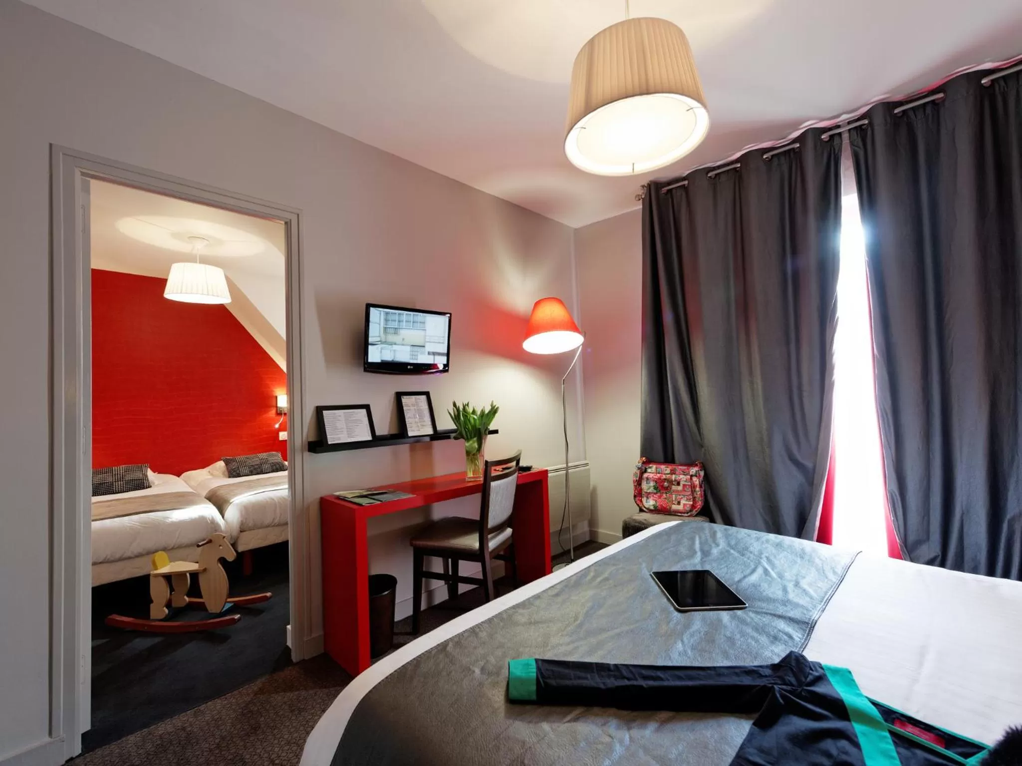 Photo of the whole room, Bed in Hôtel La Résidence des Artistes