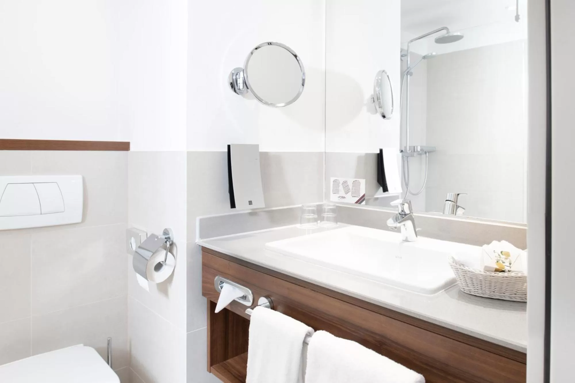 Shower in Fora Hotel Hannover by Mercure