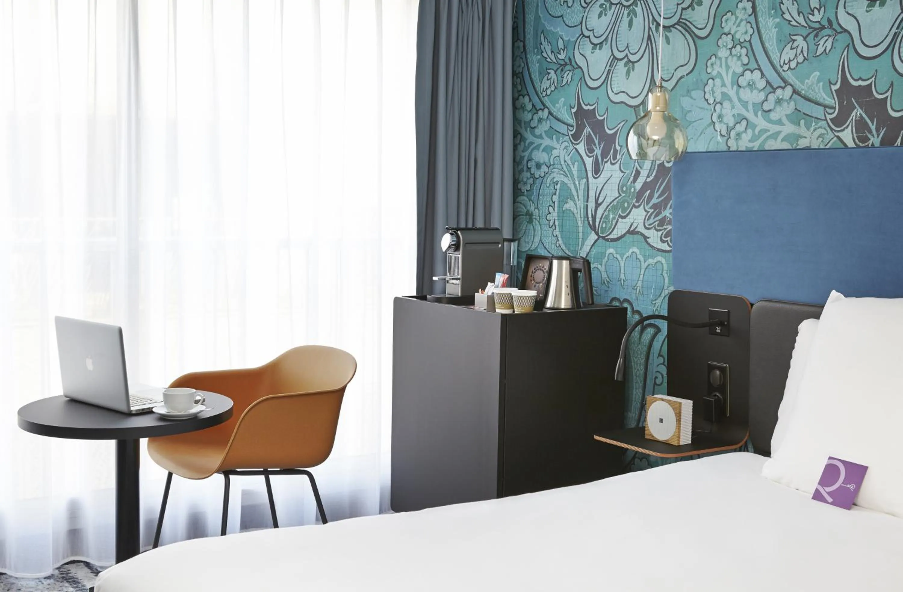 Coffee/tea facilities, Bed in Mercure Paris Bastille Saint Antoine