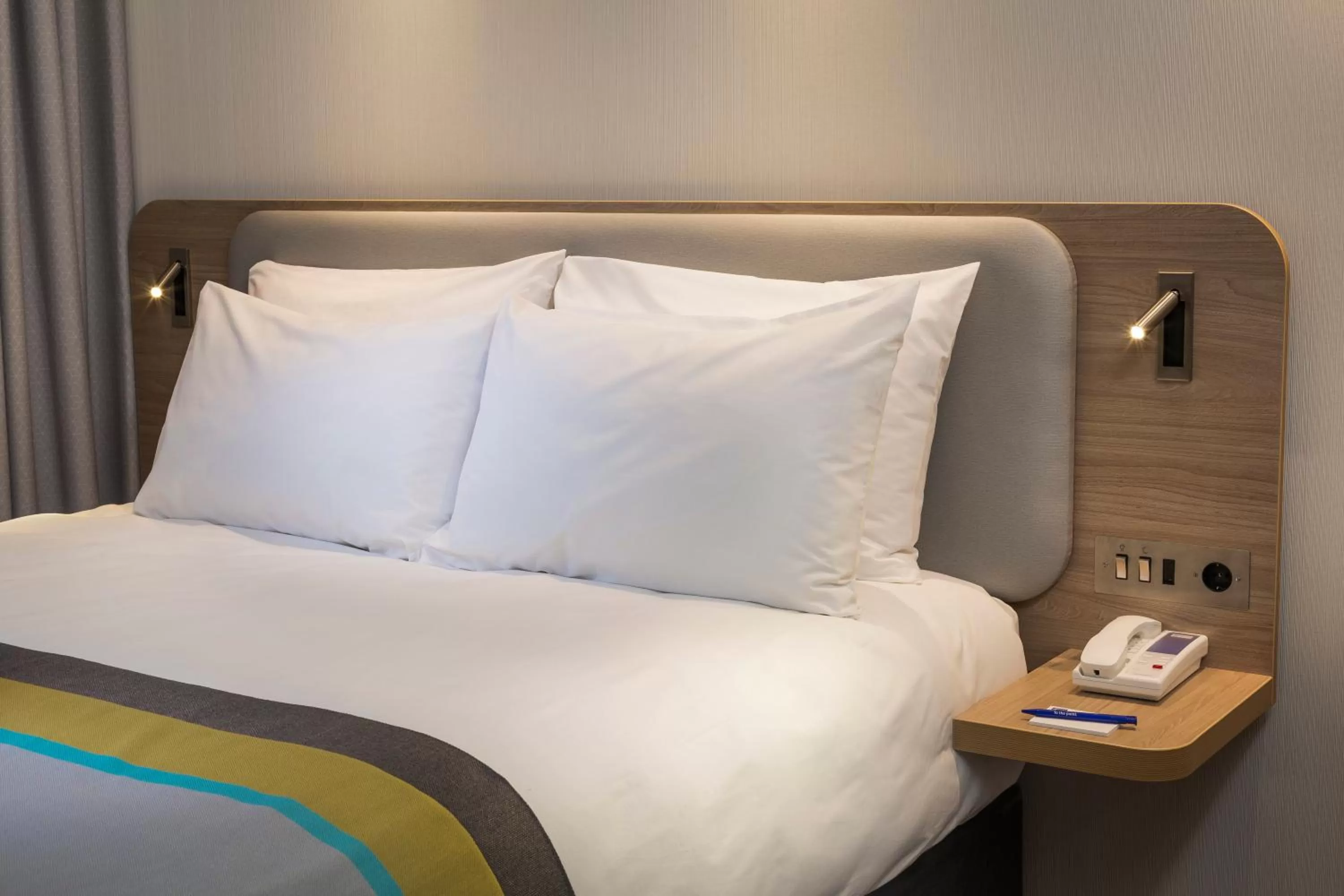 Photo of the whole room, Bed in Holiday Inn Express - Nice - Grand Arenas by IHG