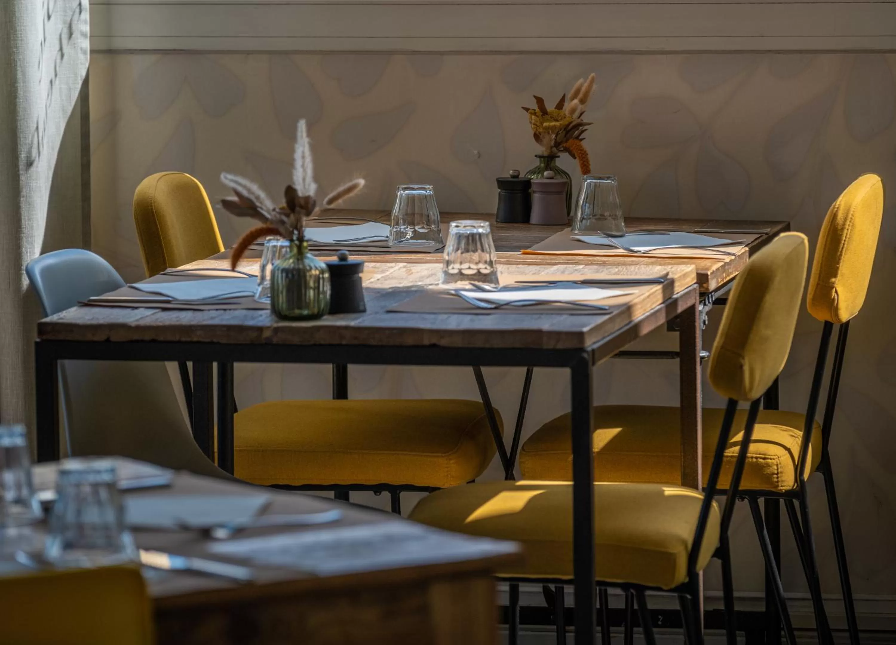 Restaurant/places to eat in Kyriad Lyon Est - Bron Eurexpo Le Cottage