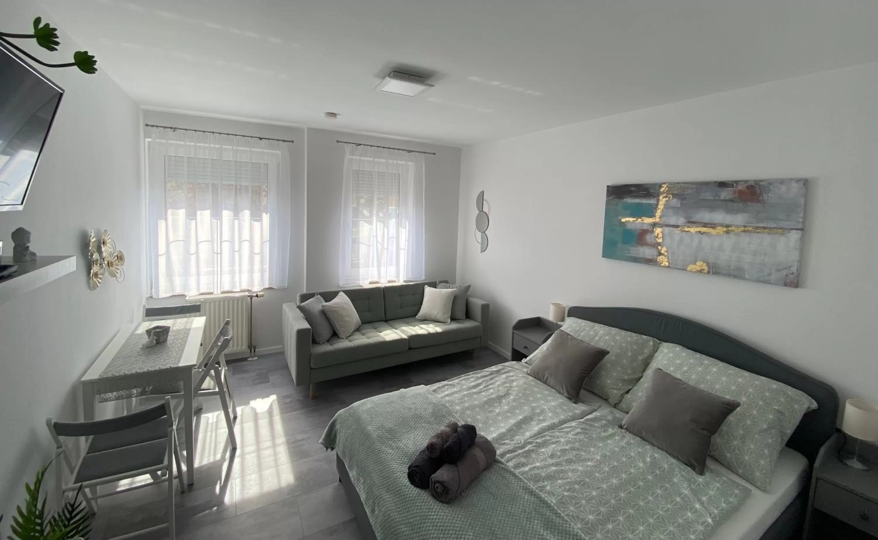 Photo of the whole room in Villa Tara Bük