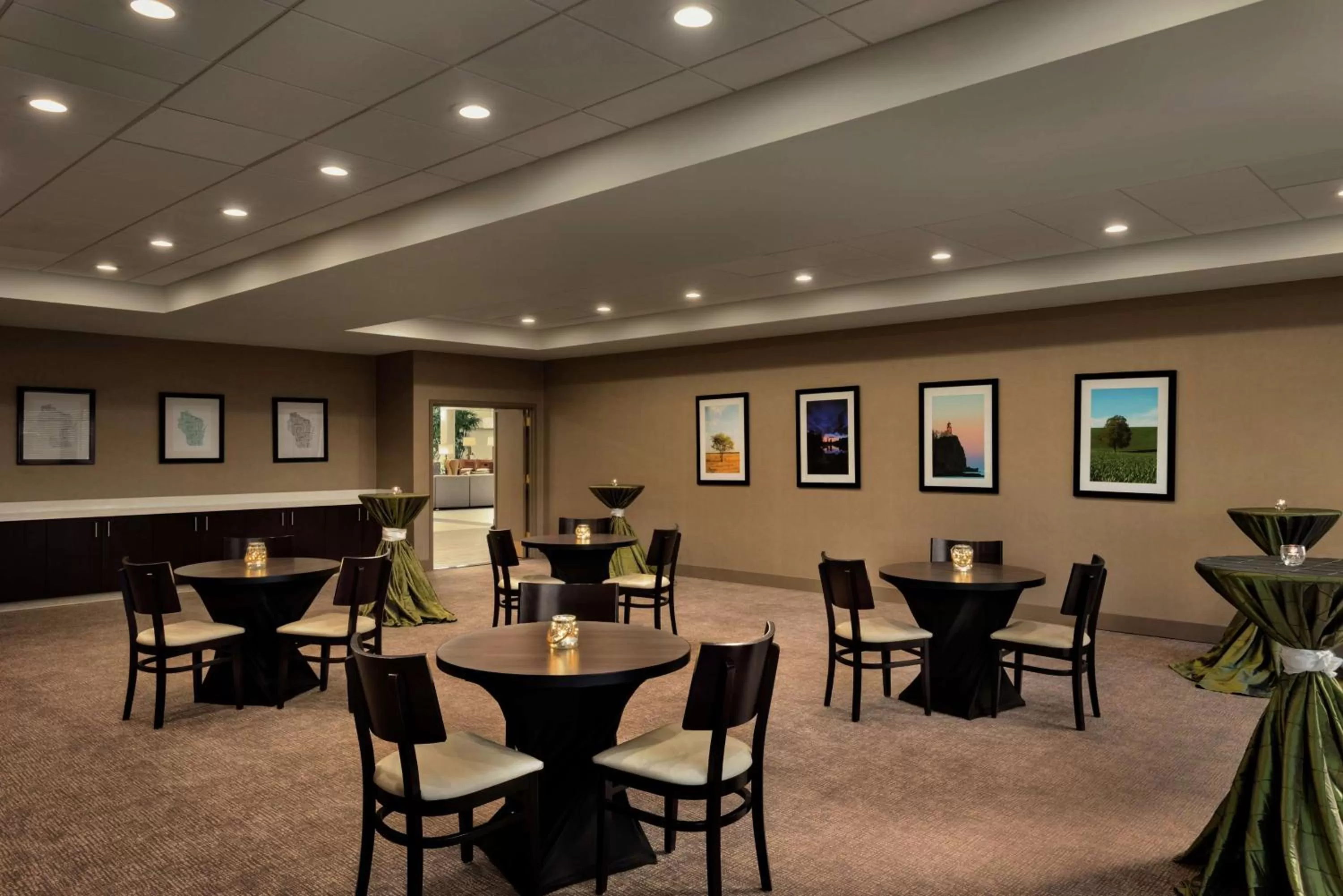 Meeting/conference room in Embassy Suites by Hilton Milwaukee Brookfield