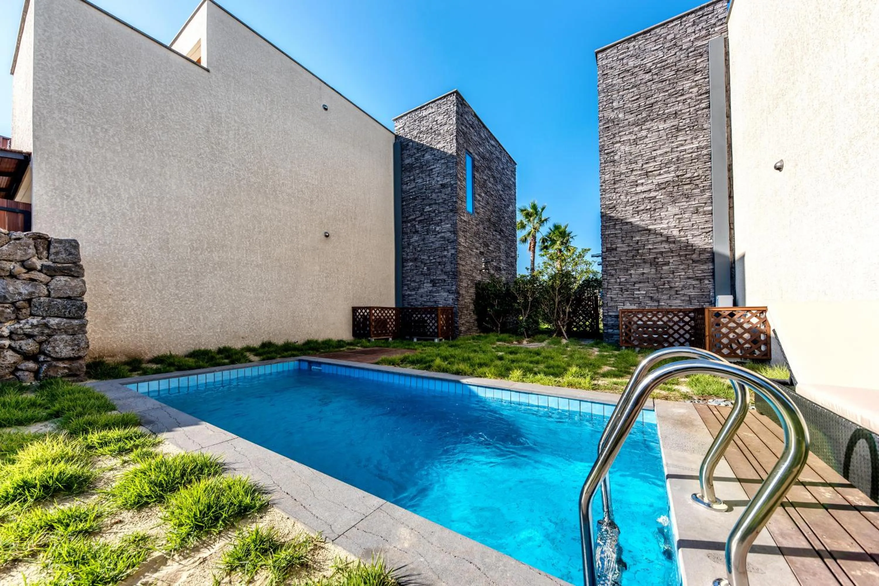 Swimming pool in Arts Spa&Poolvilla