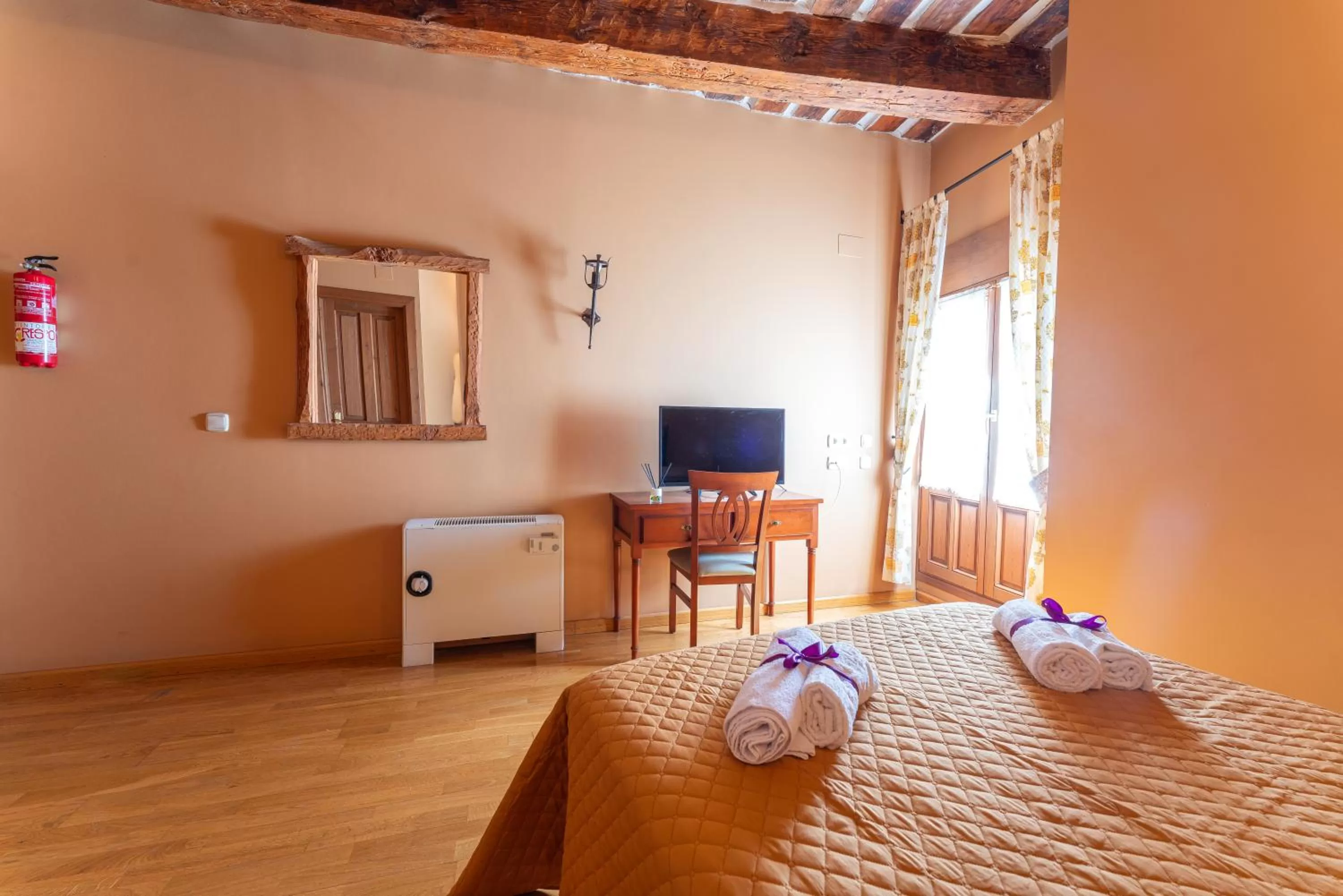 TV and multimedia, TV/Entertainment Center in Hotel Rincón Castellano