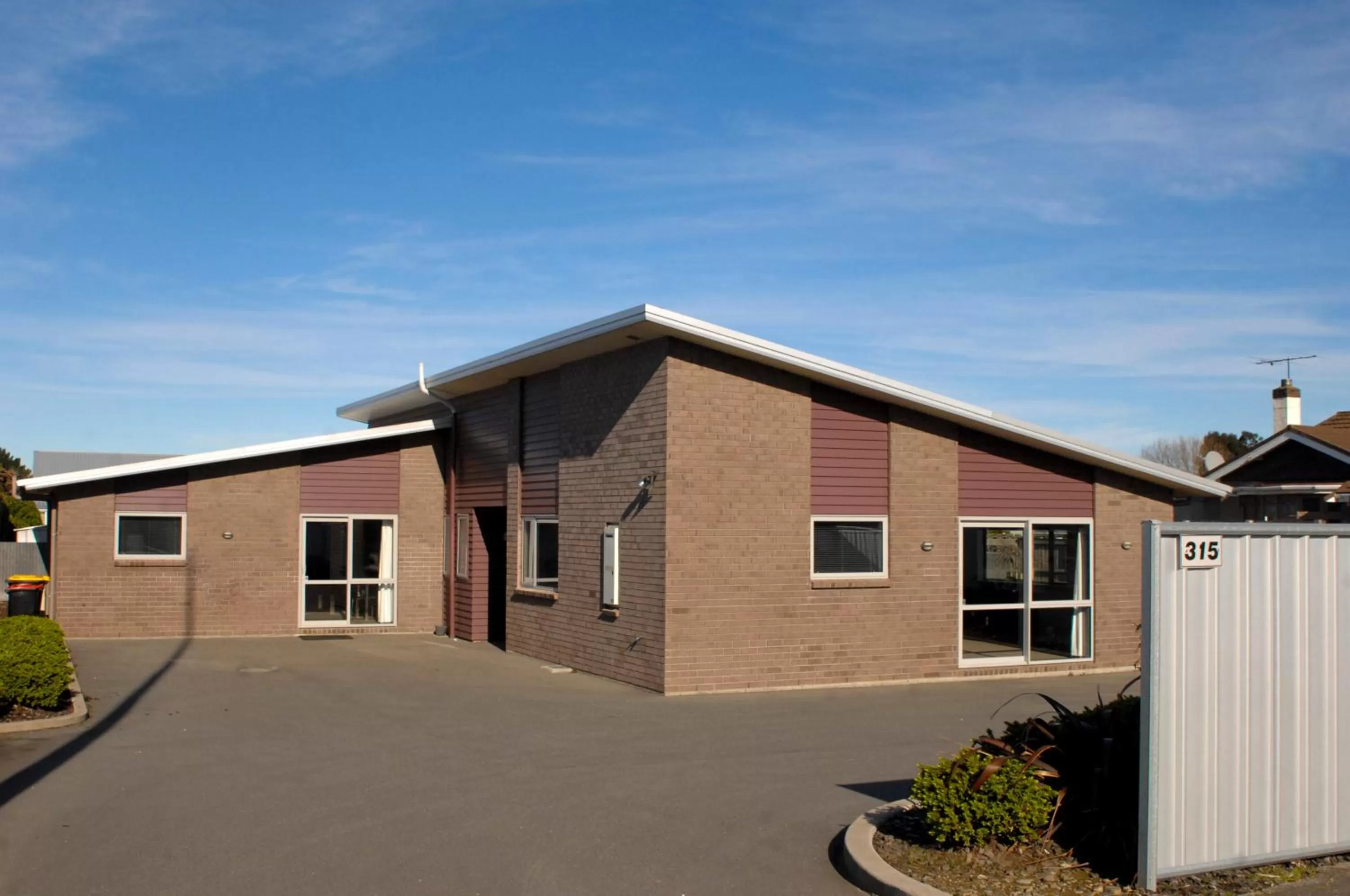 Property Building in 295 on Tay Motel