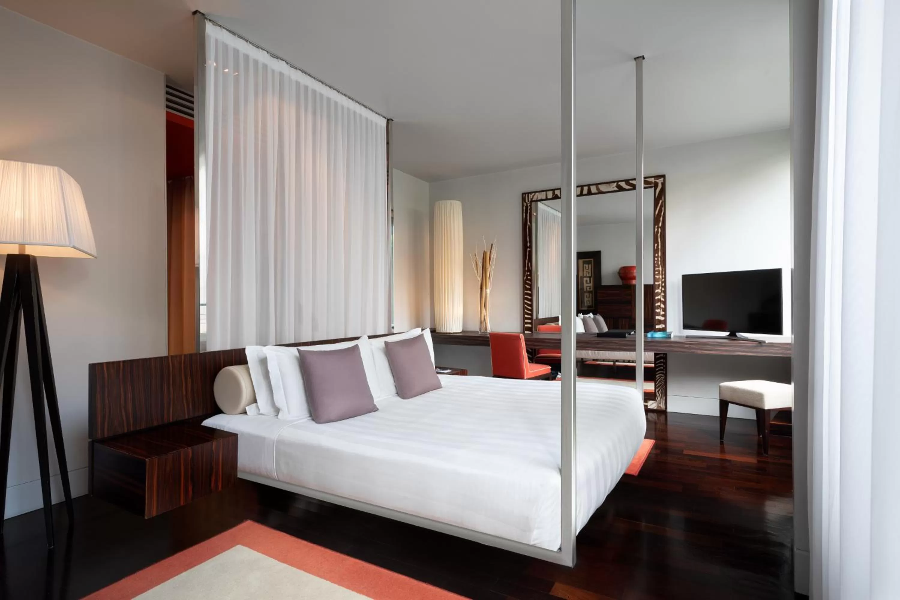 Photo of the whole room, Bed in Sina The Gray