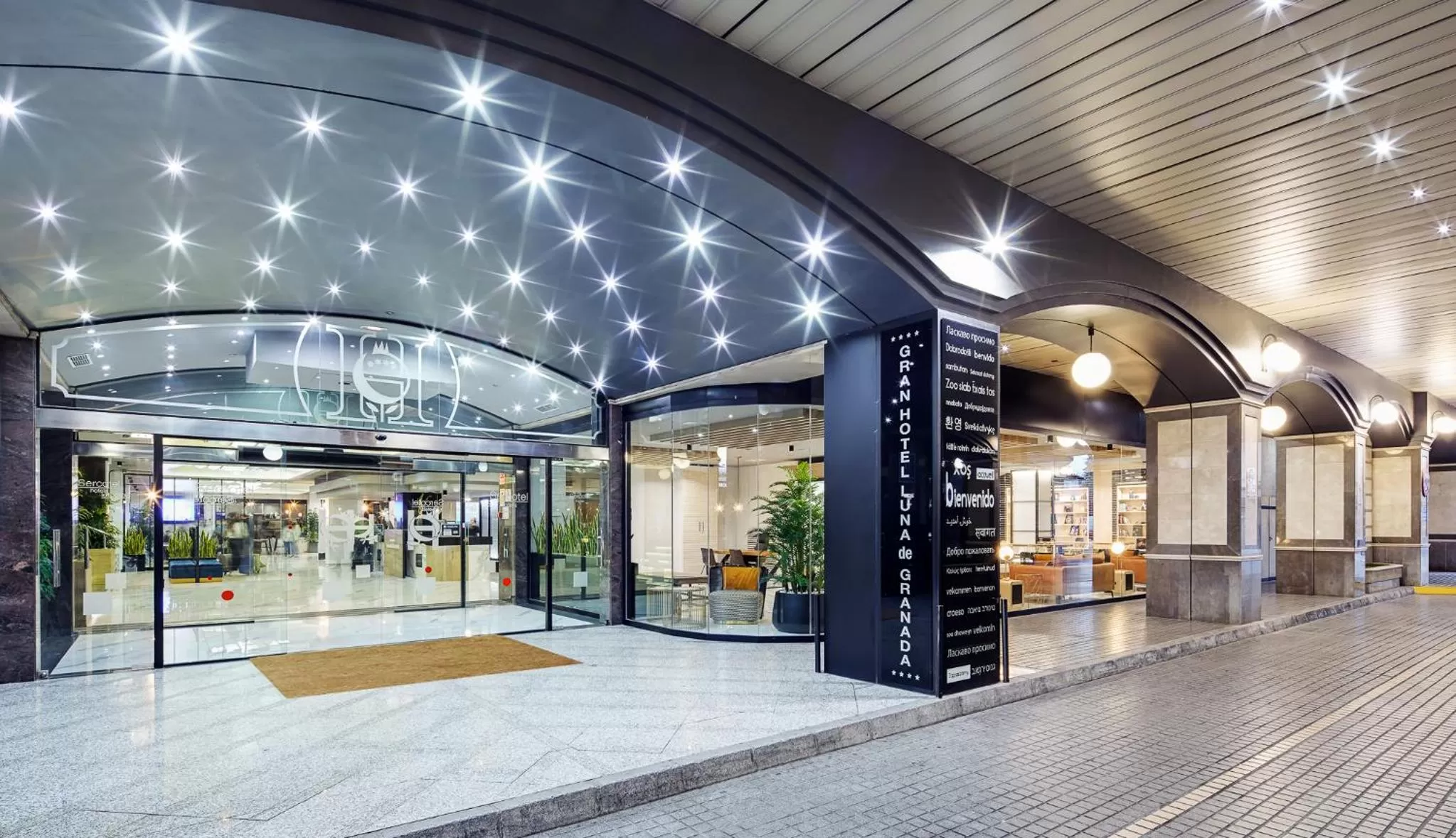 Facade/entrance in Gran Hotel Luna de Granada