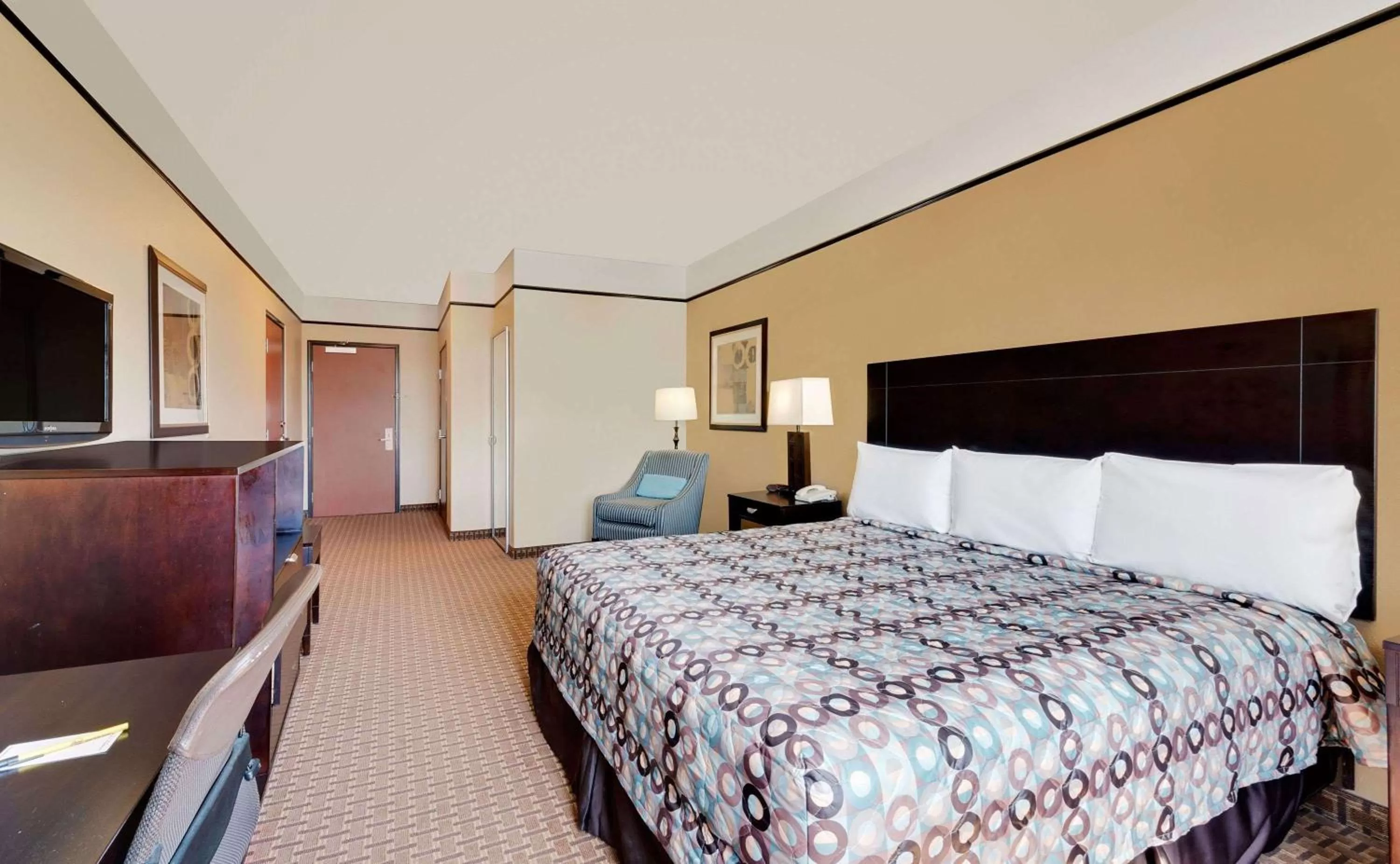 Photo of the whole room in Super 8 by Wyndham Odessa TX