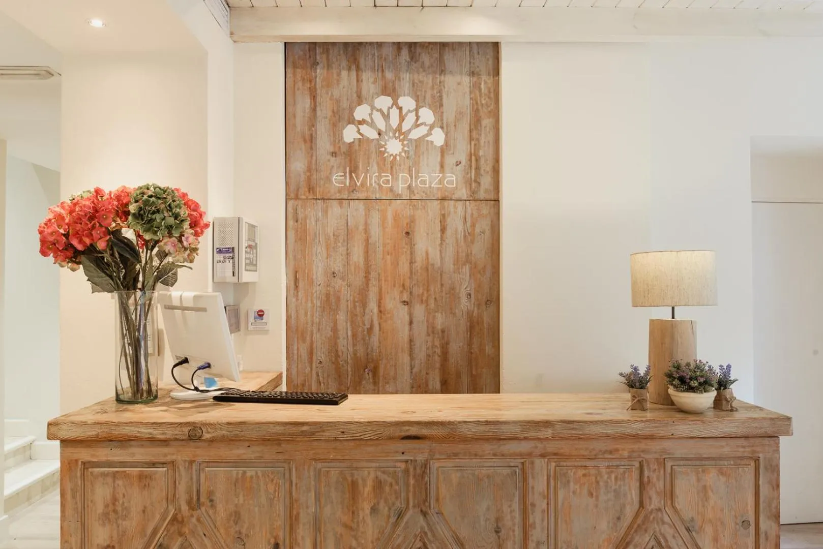 Lobby or reception in Hotel Boutique Elvira Plaza