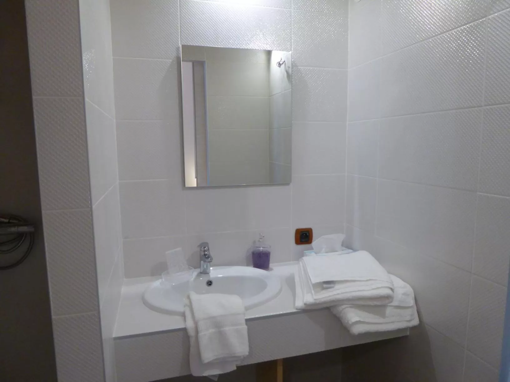 Bathroom in lesroses1680