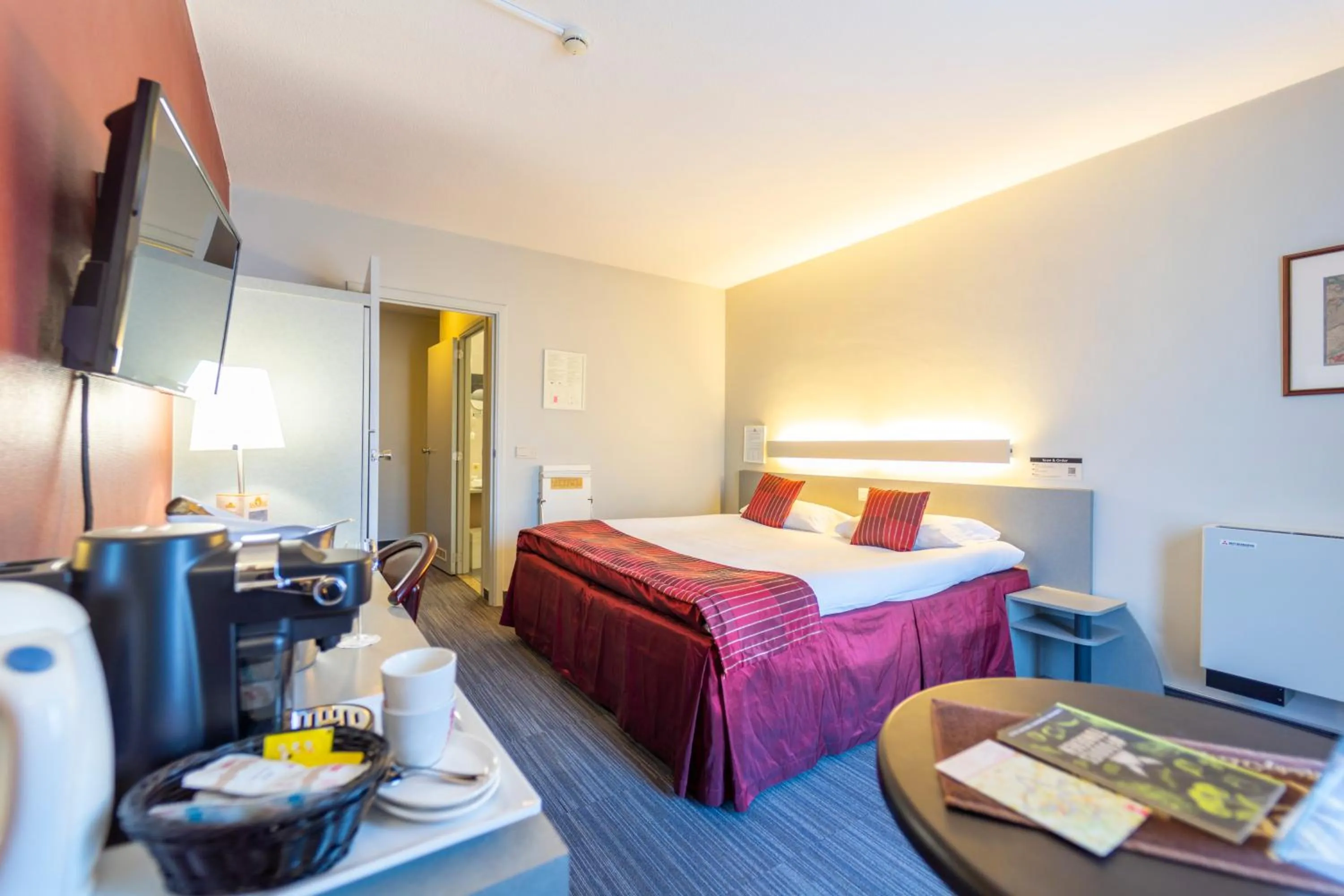 Photo of the whole room, Bed in Hotel Ambiotel