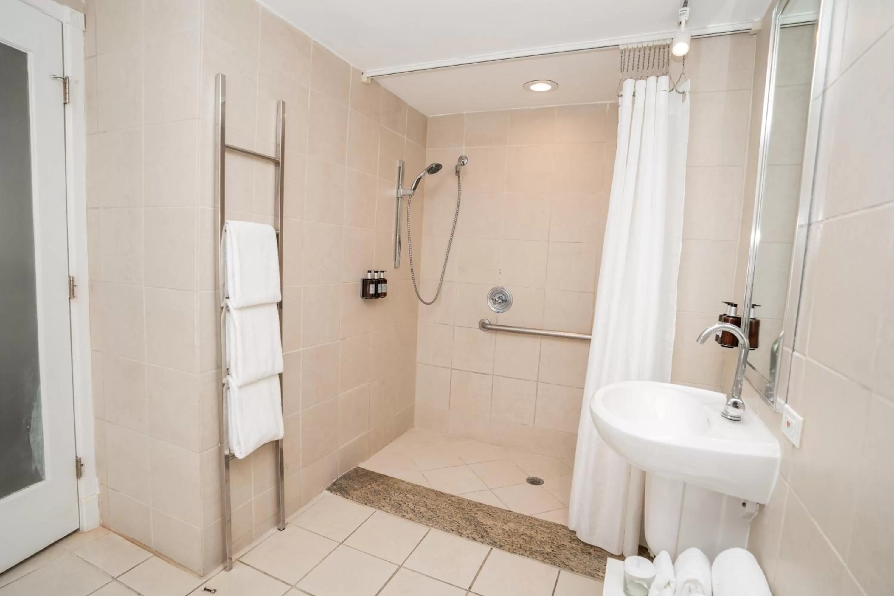 Bathroom in The Sagamore Hotel South Beach