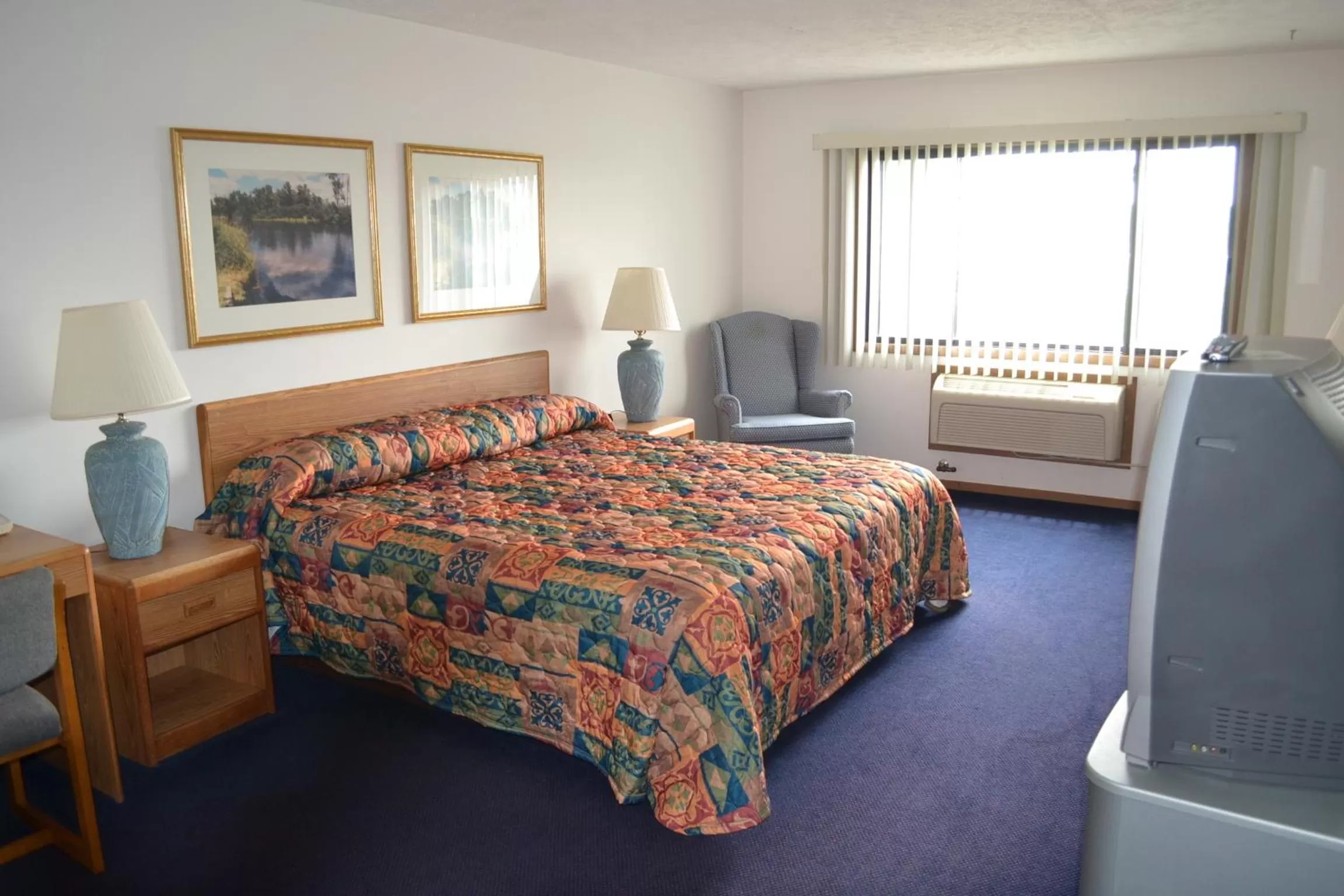 Bed in Sky Lodge Inn & Suites - Delavan