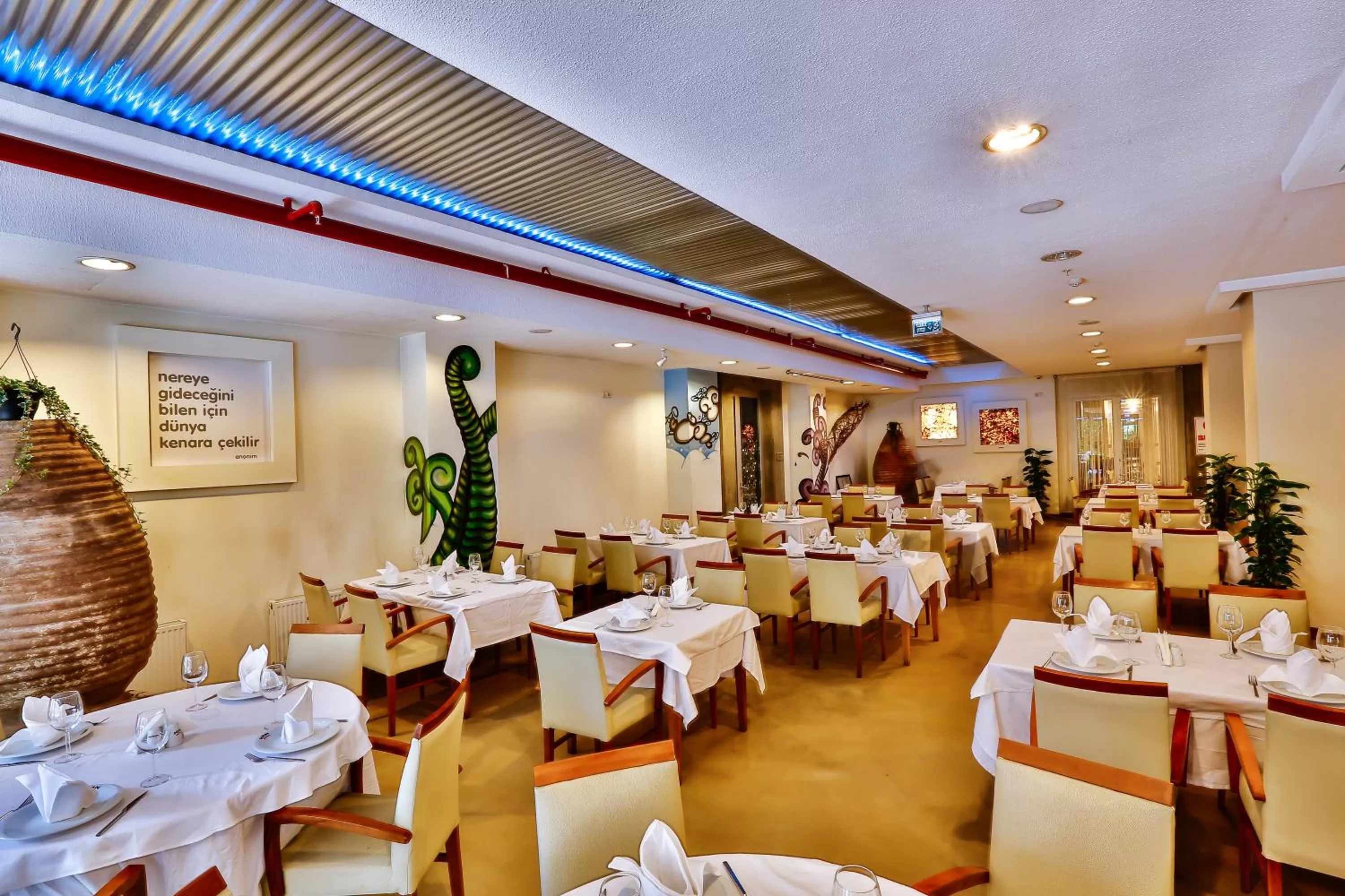 Restaurant/places to eat in Han Hotel