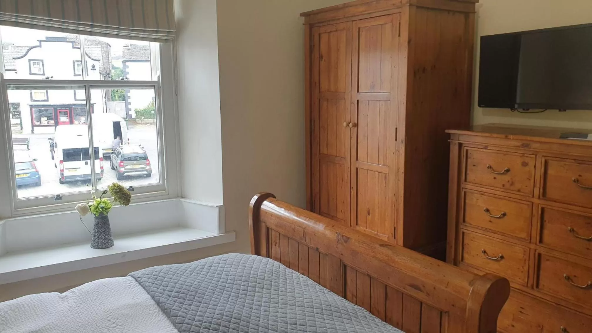 Deluxe Double Room with Bath in Pennine Hotel