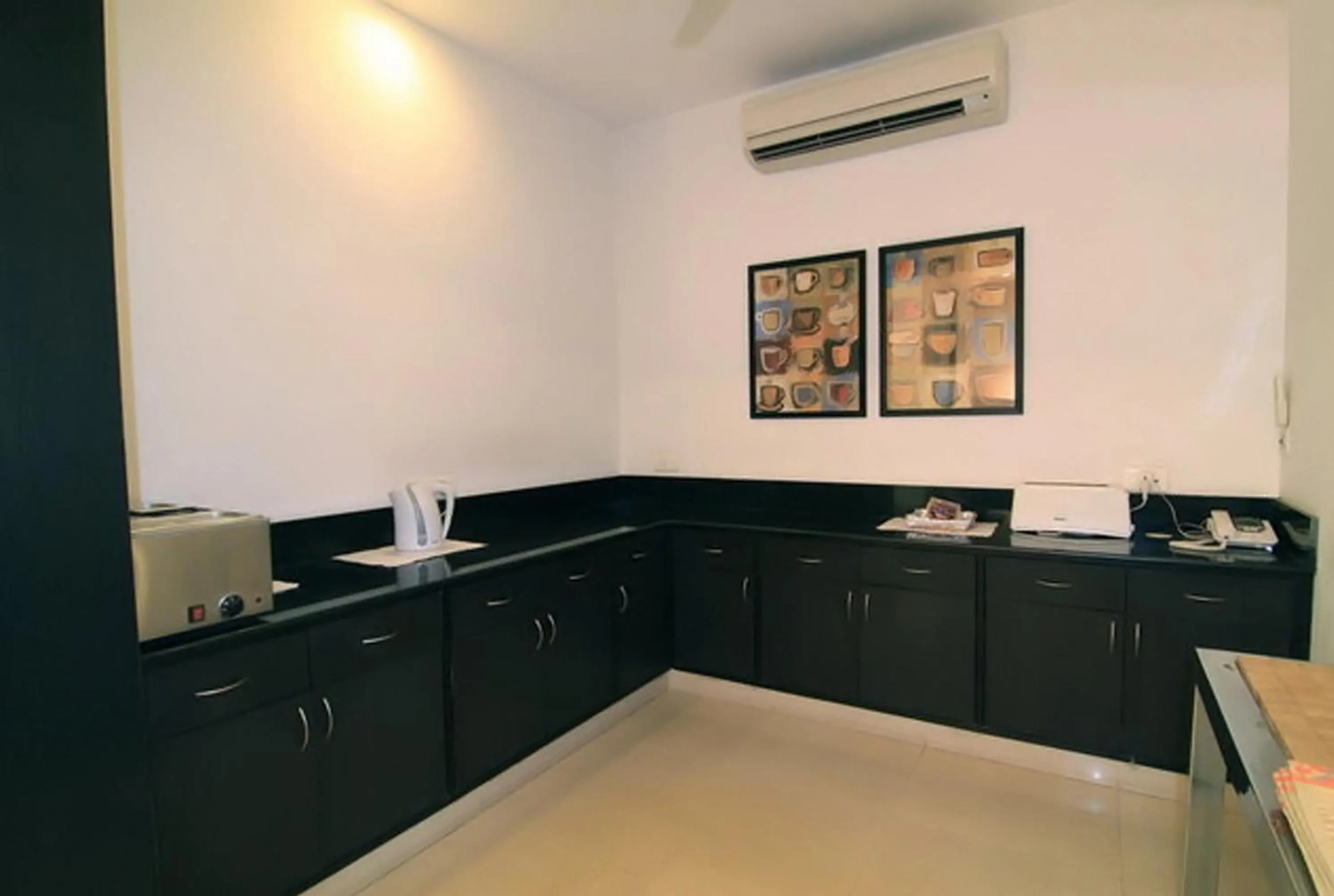 Coffee/tea facilities in Rainbow Residency