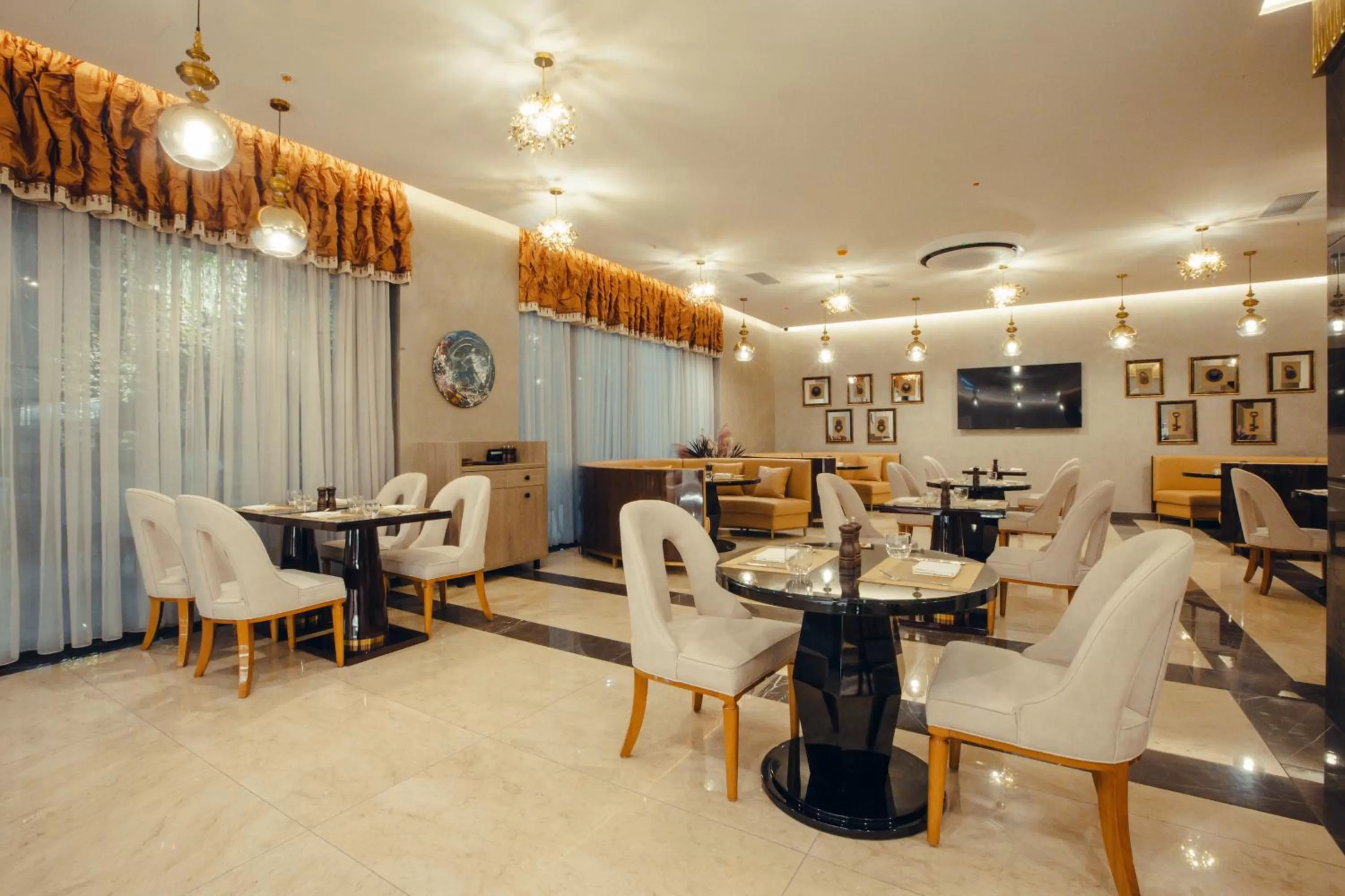 Restaurant/places to eat in Marjan Plaza Hotel