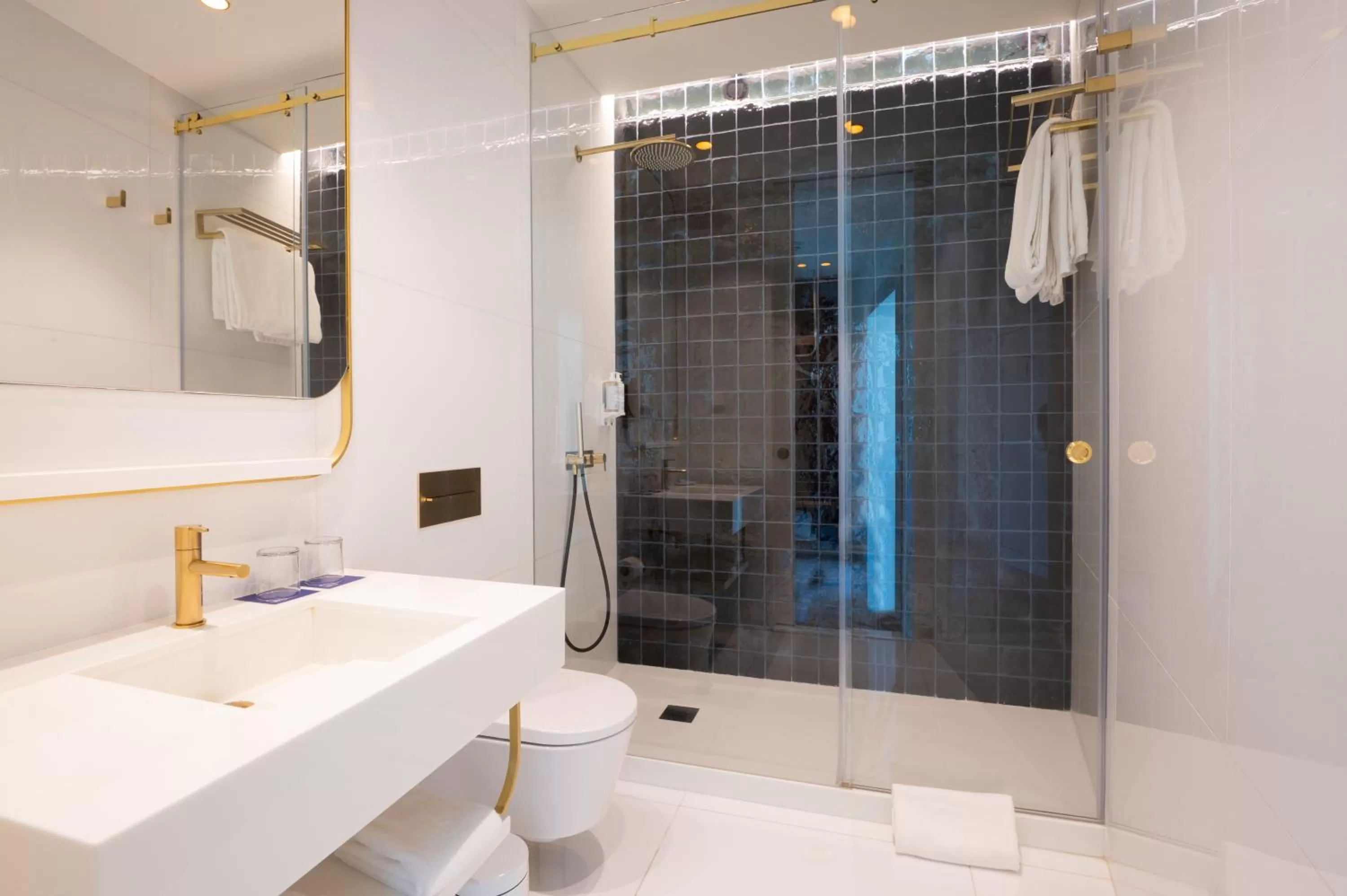 Shower in Blue Liberdade Hotel