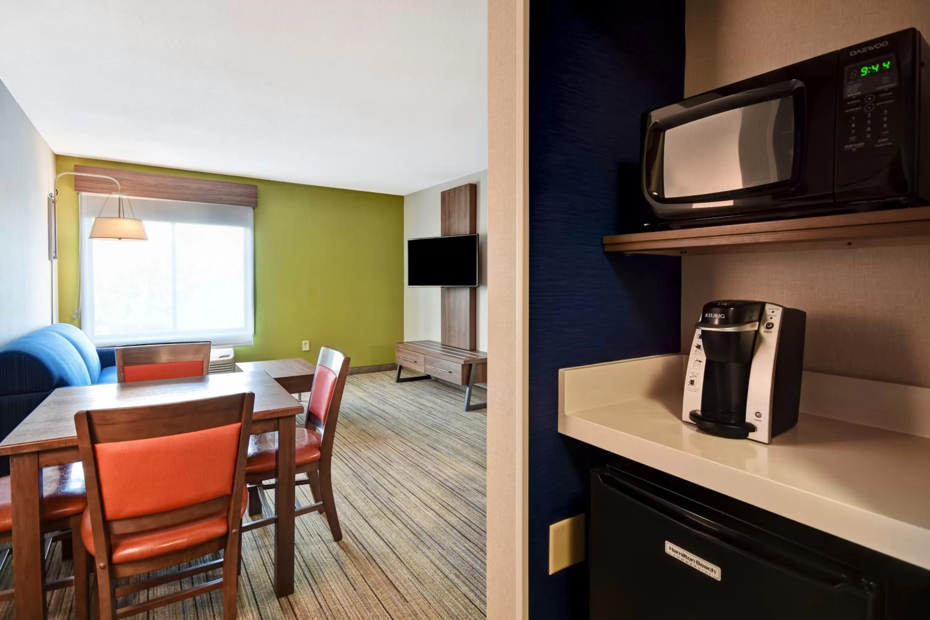 Living room in Holiday Inn Express Newport North - Middletown by IHG
