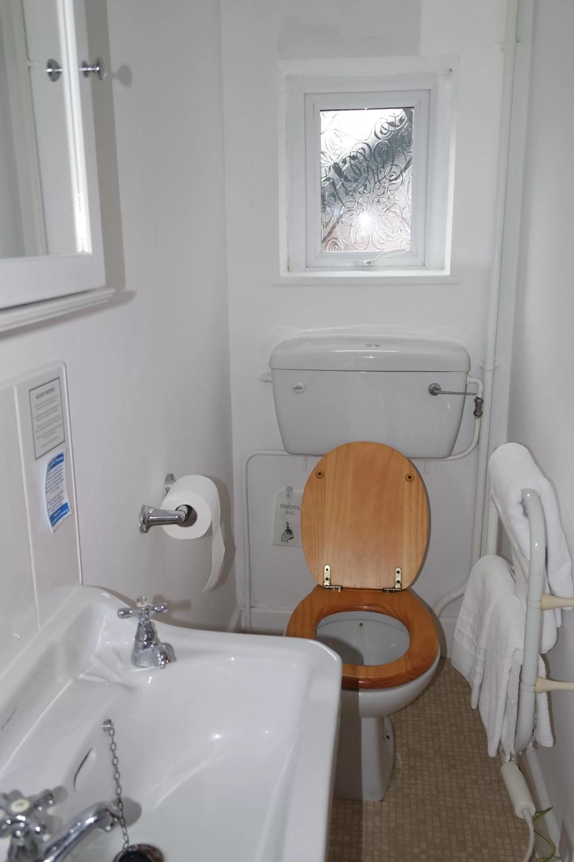 Bathroom in Gable End Hotel