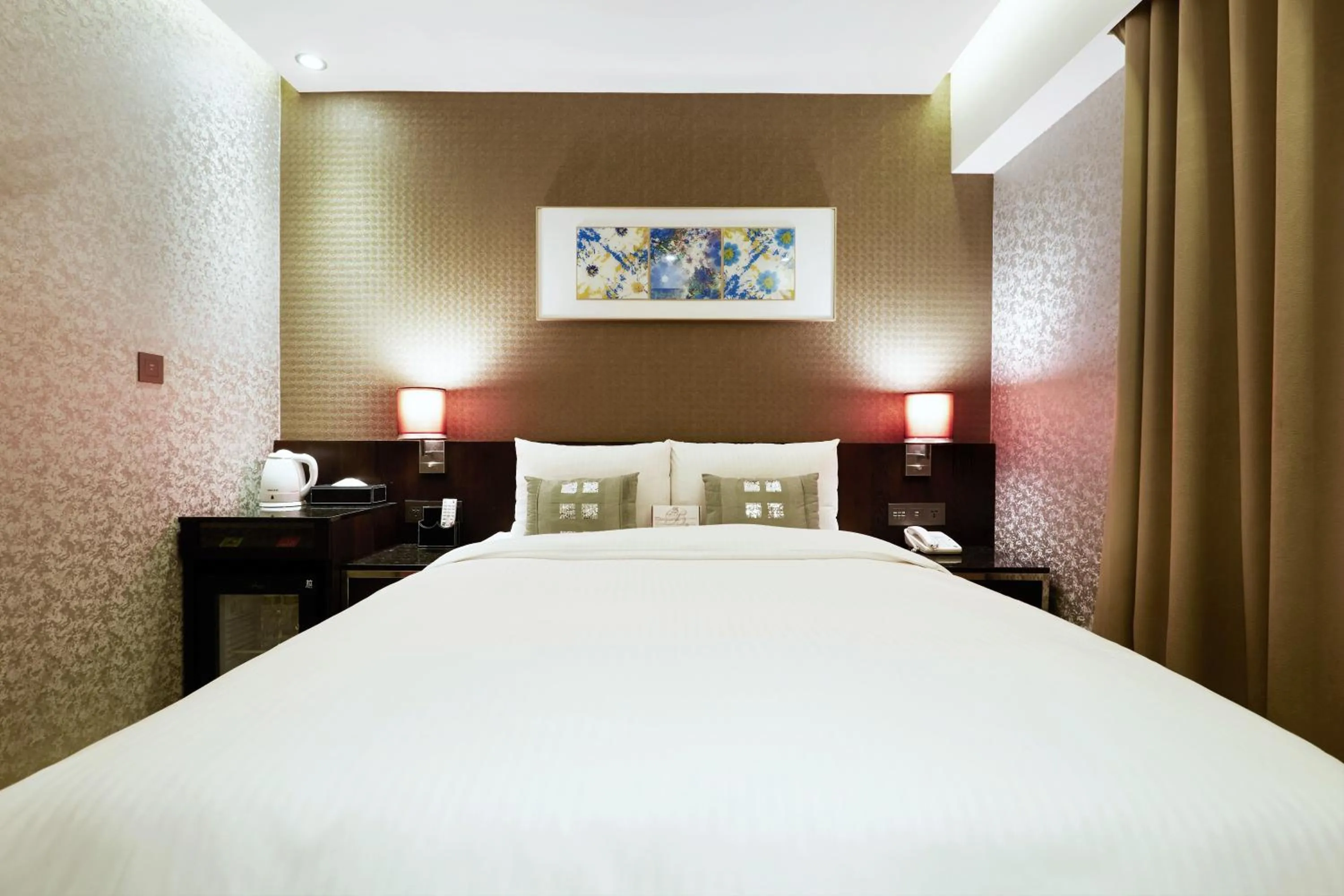 Bedroom, Bed in Beauty Hotels Taipei - Hotel Bfun