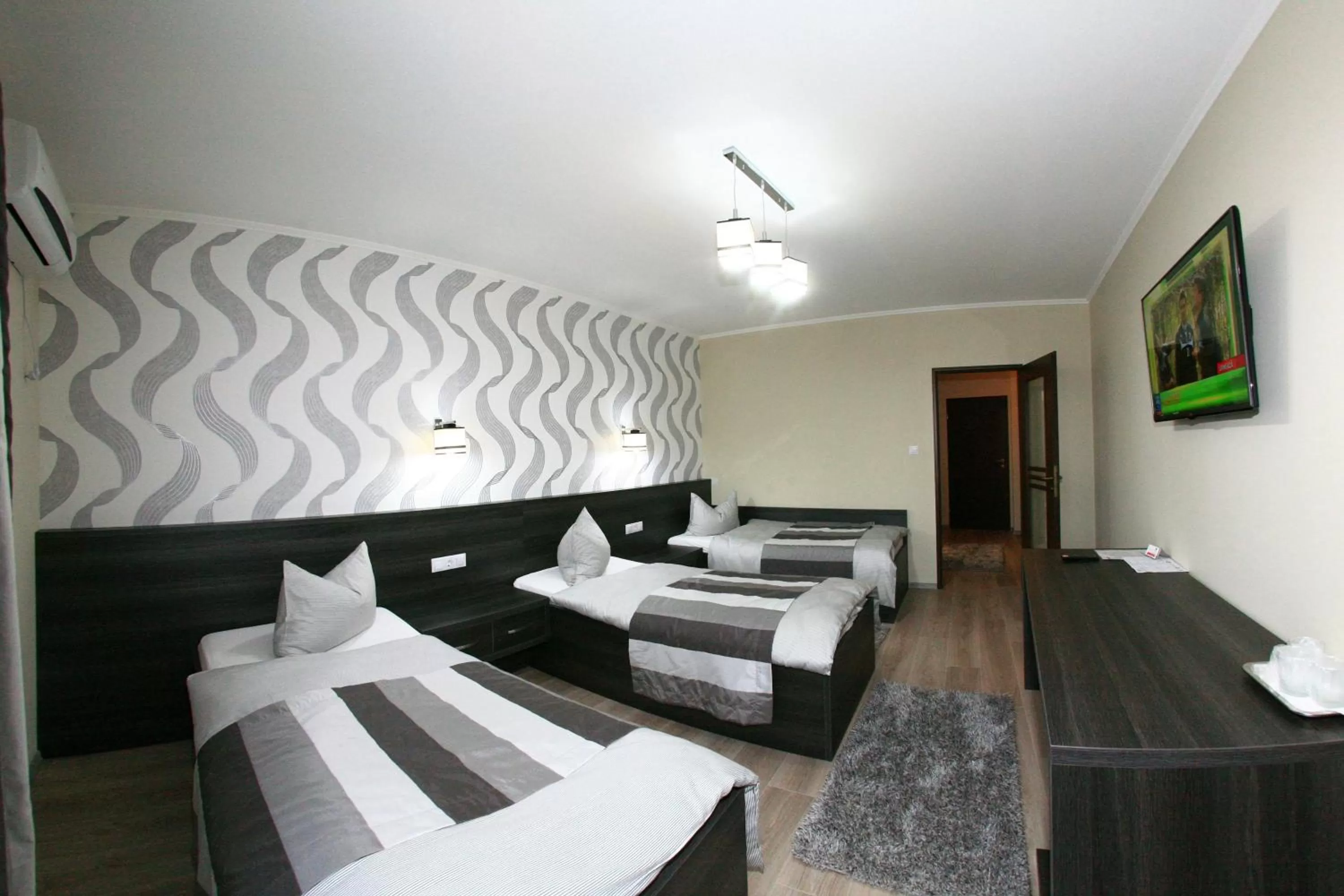 Photo of the whole room, Bed in Hotel Sheriff