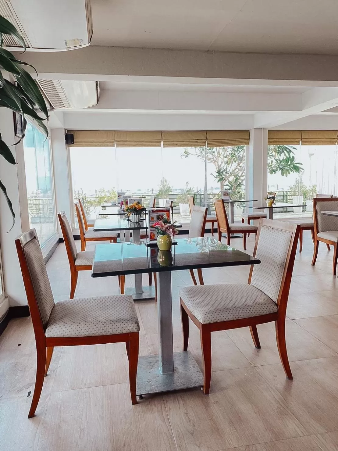 Dining area in Hotel De Khuvieng