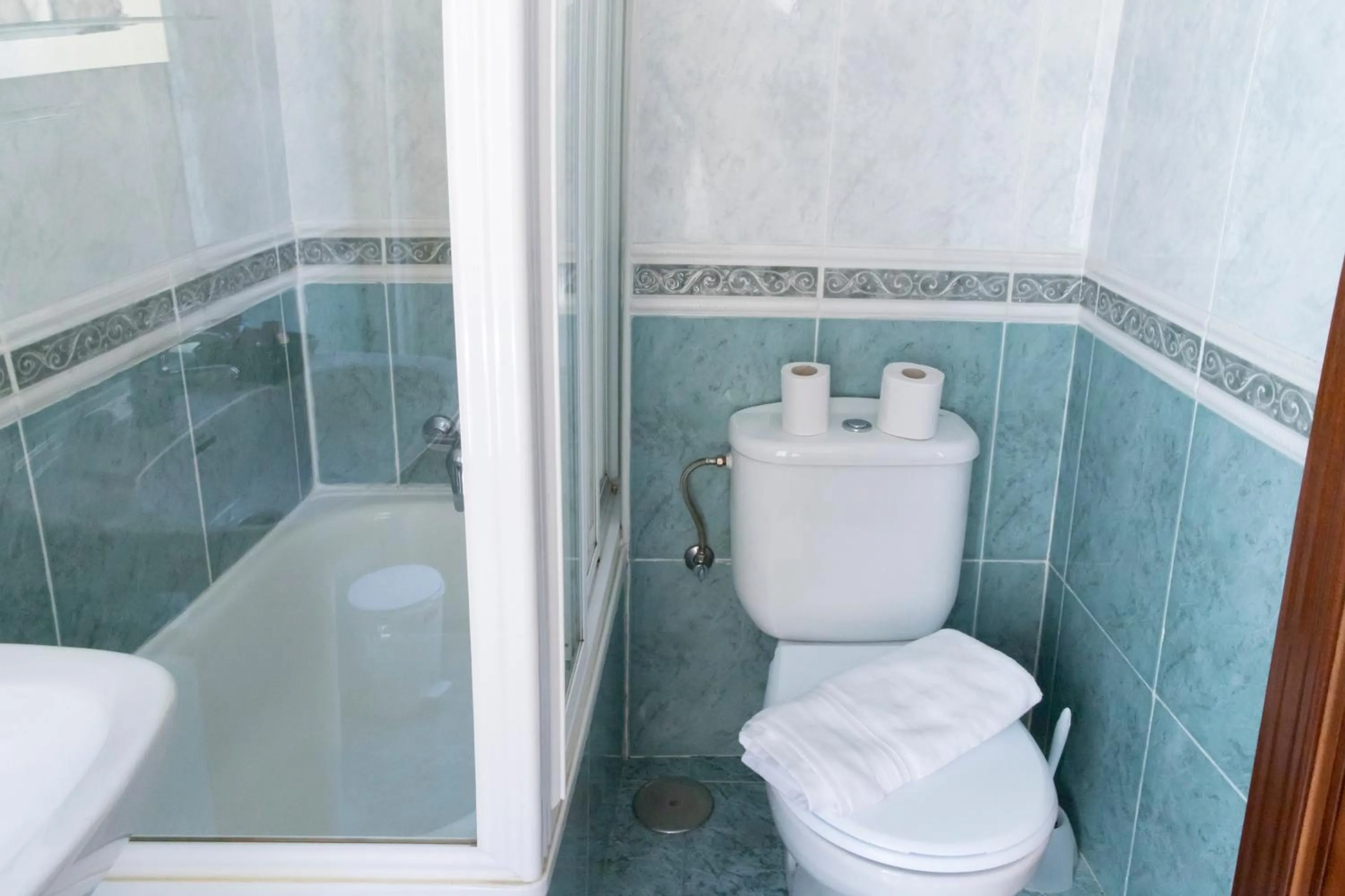 Bathroom in Hostal Tokio