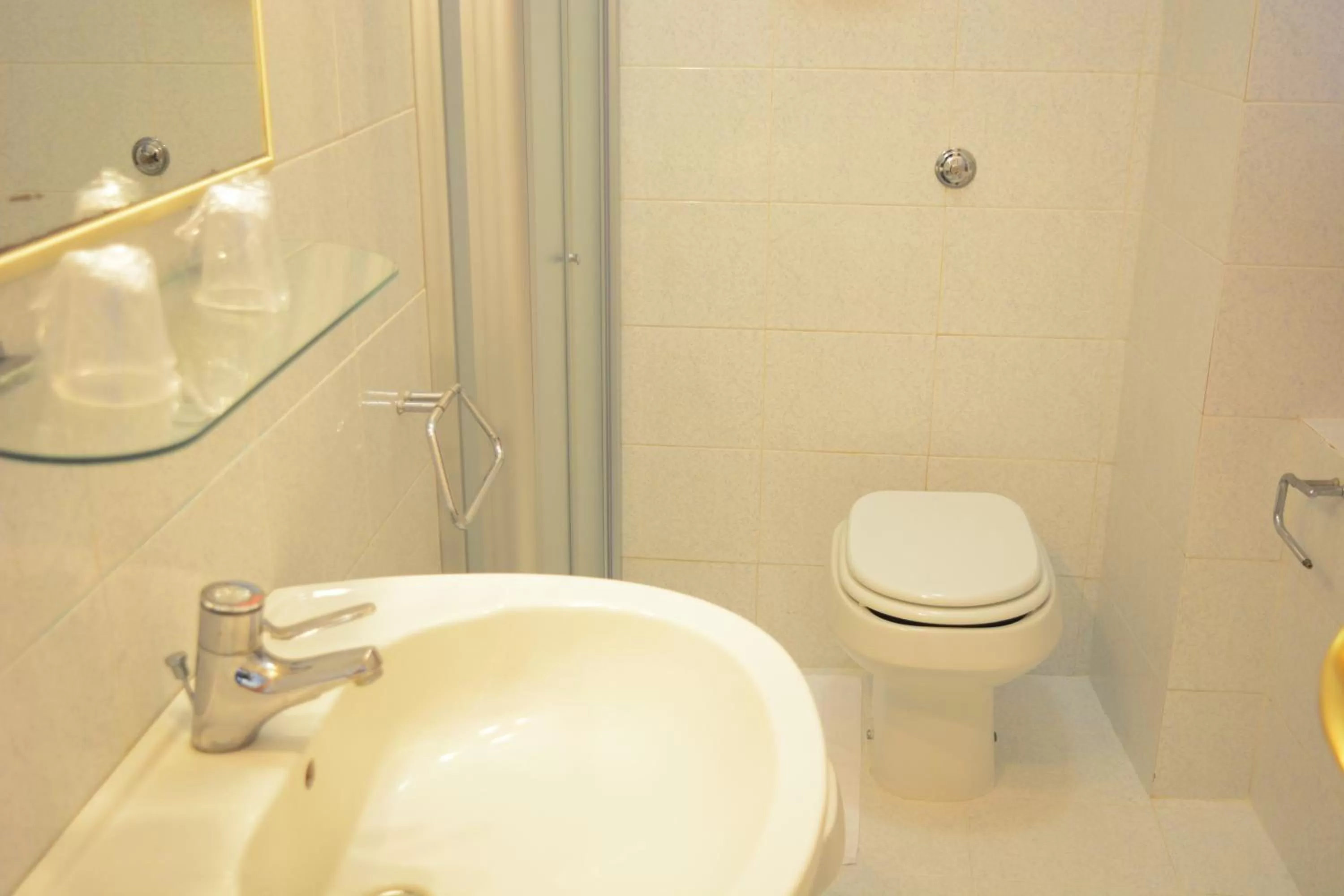 Bathroom in Cantina Dell'Arte