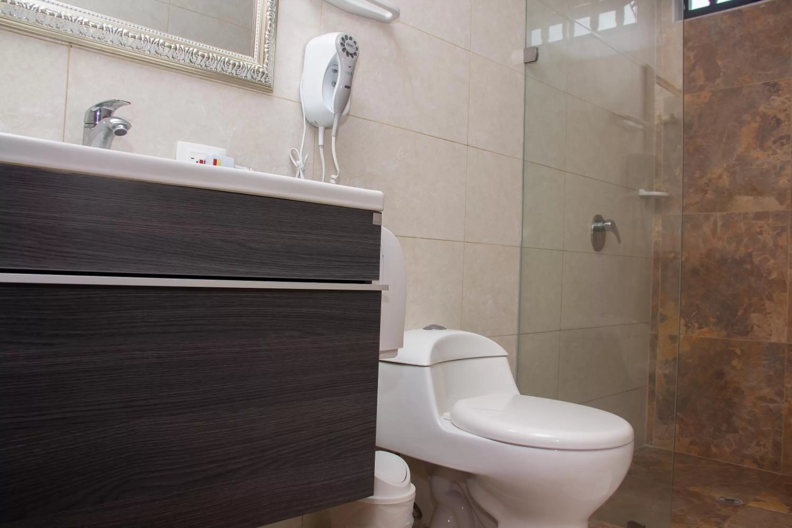 Bathroom in Akel House Hotel