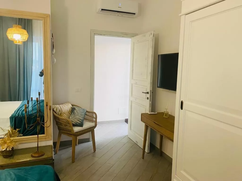 Bedroom, TV/Entertainment Center in Il Fiore Bianco