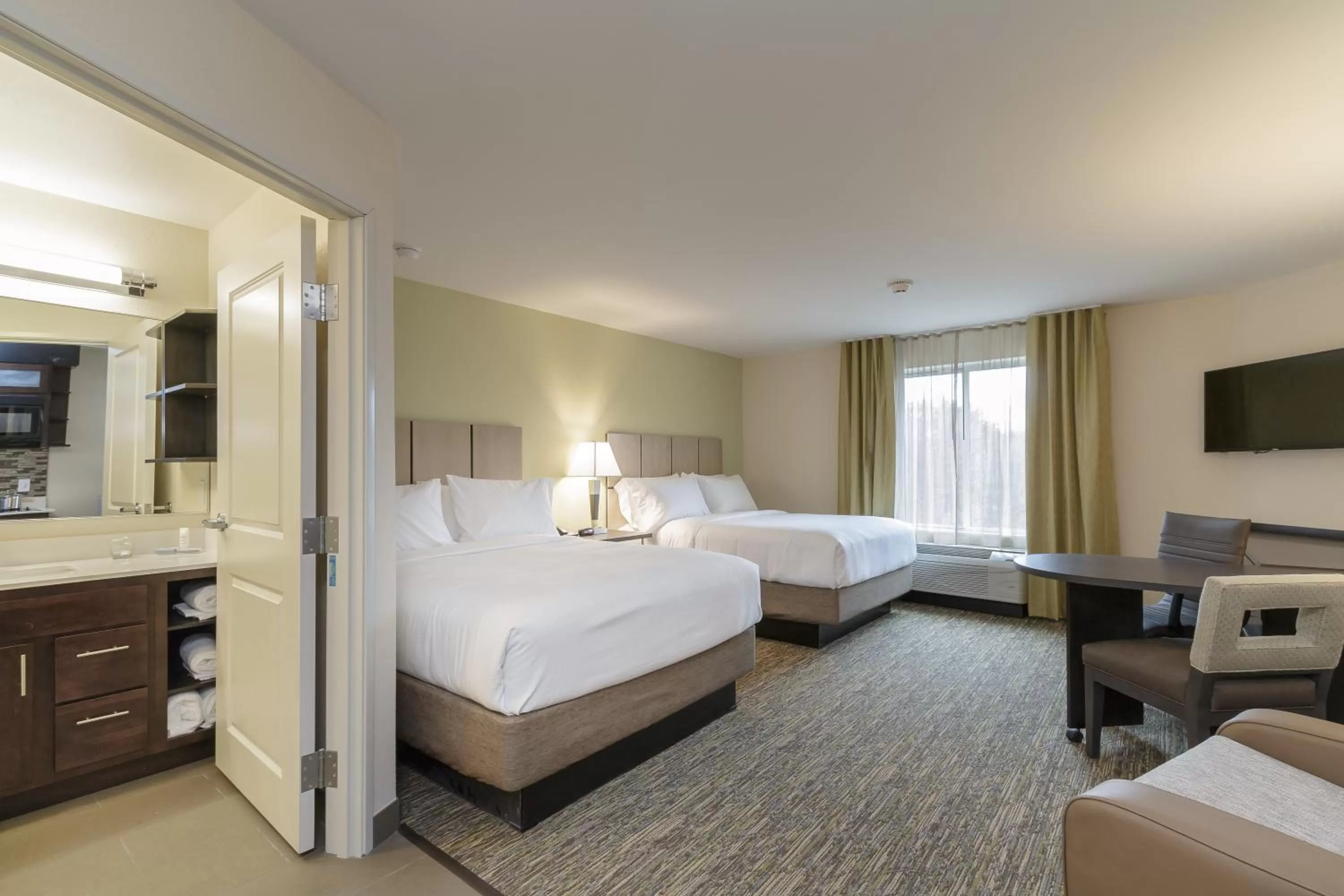 Photo of the whole room, Bed in Candlewood Suites Mishawaka by IHG