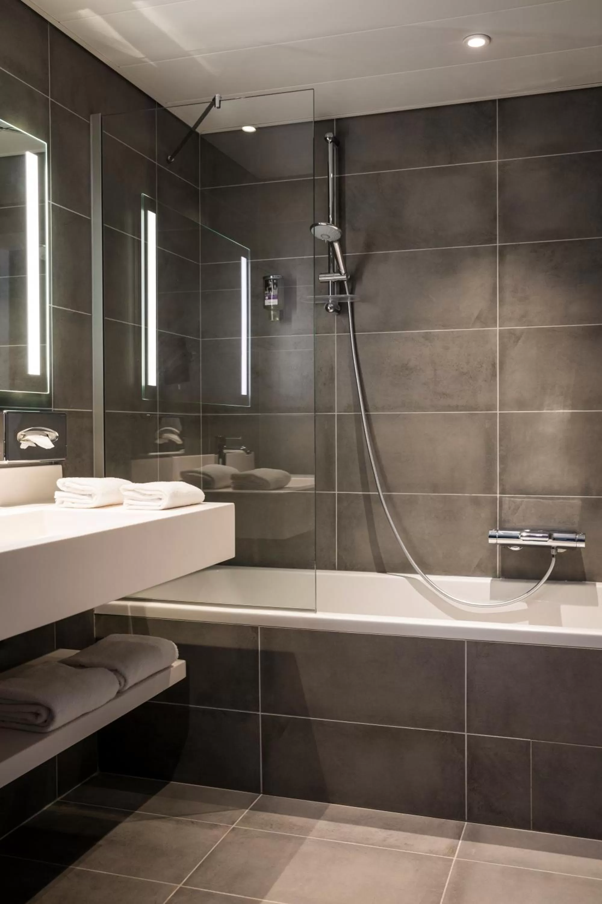 Bathroom in Mercure Beauvais Centre Cathédrale