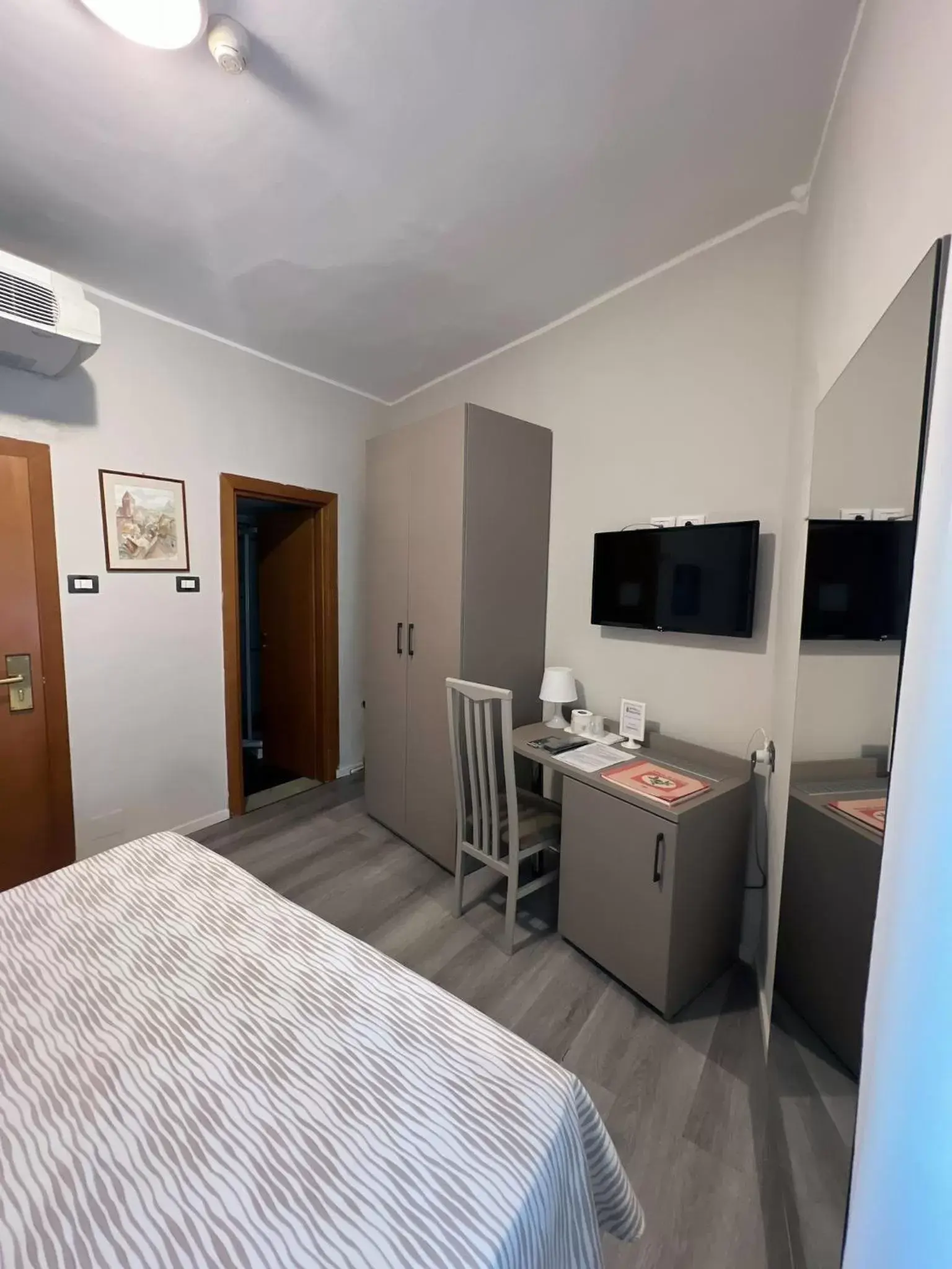 Double Room in Hotel Helvetia Double Room in Hotel Helvetia